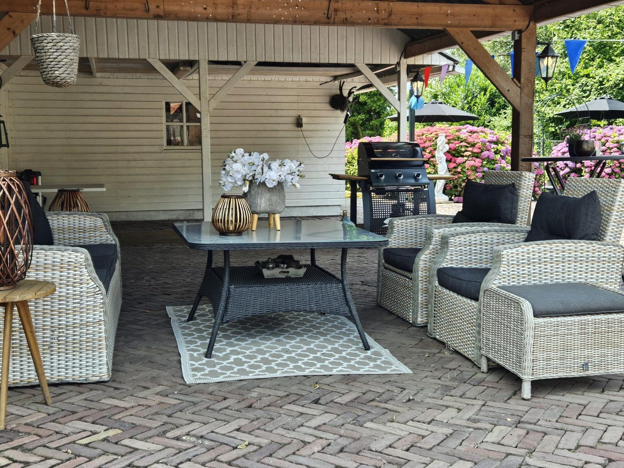 Het terras van BnB van Duin in Steenderen