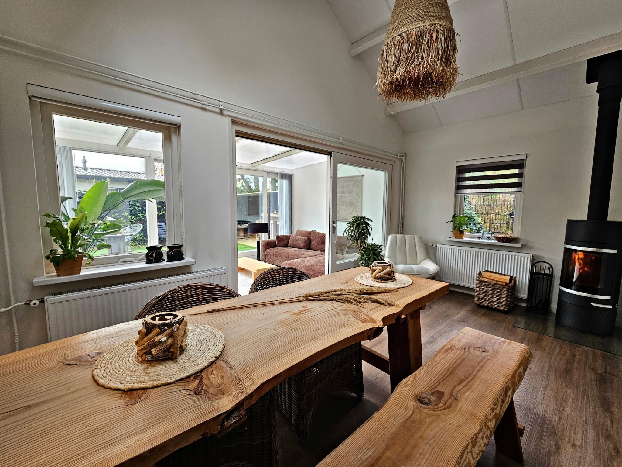 De eetkamer van Vakantiewoning het Bakhuis Zeumershof 4 pax in Voorthuizen