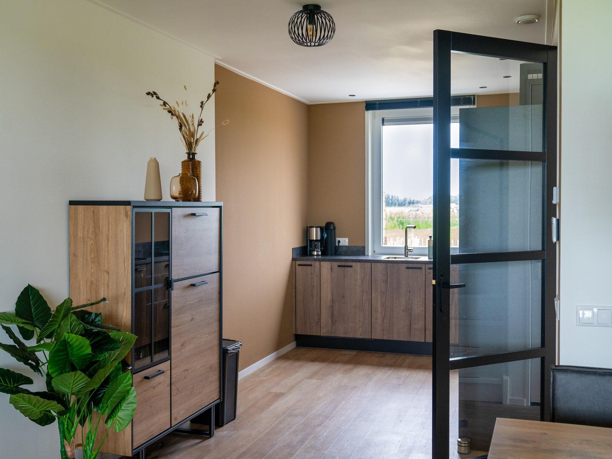 De eetkamer van 20 persoons villa in Leons