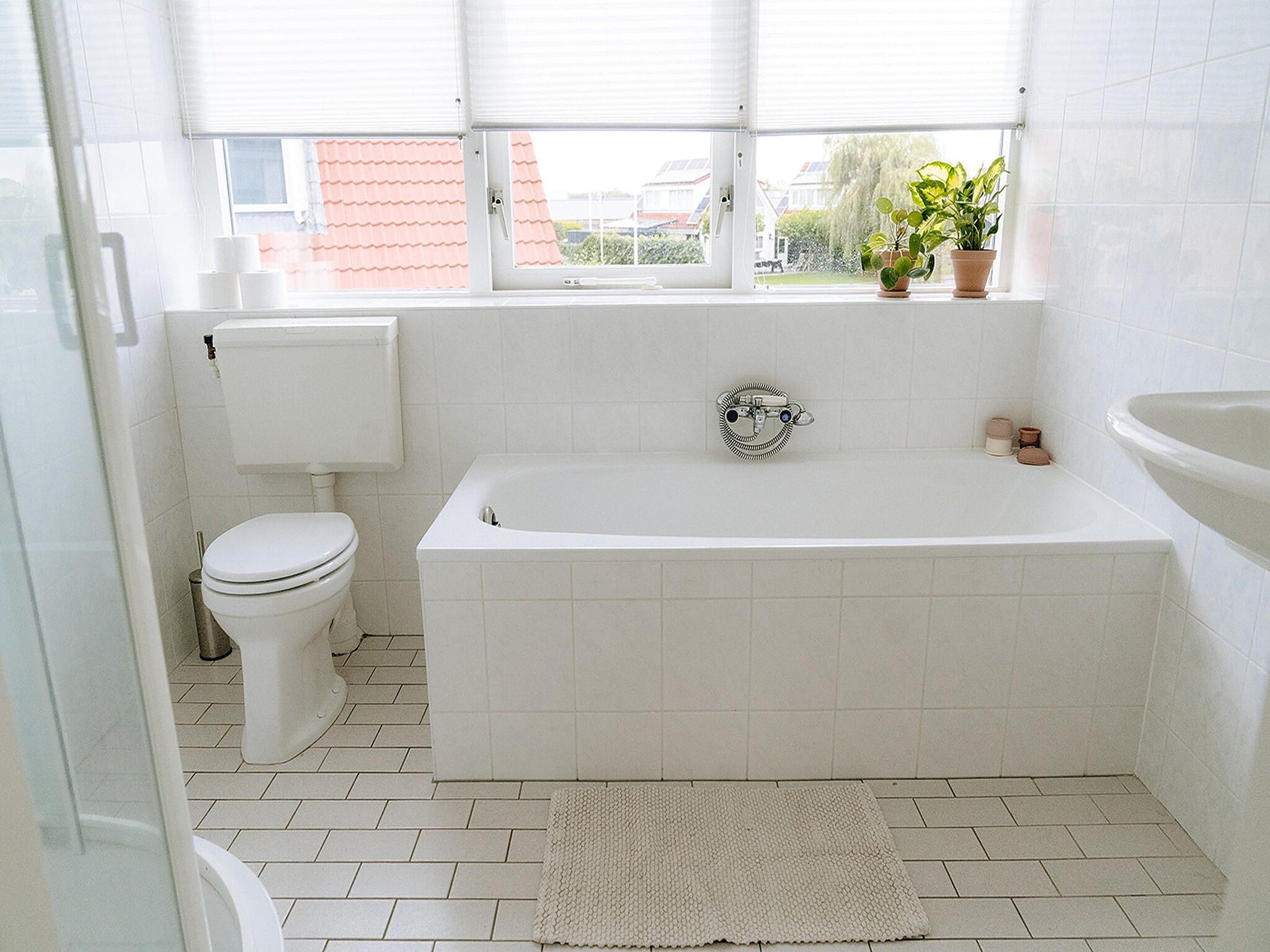 De badkamer van De Wetterkant in Grou