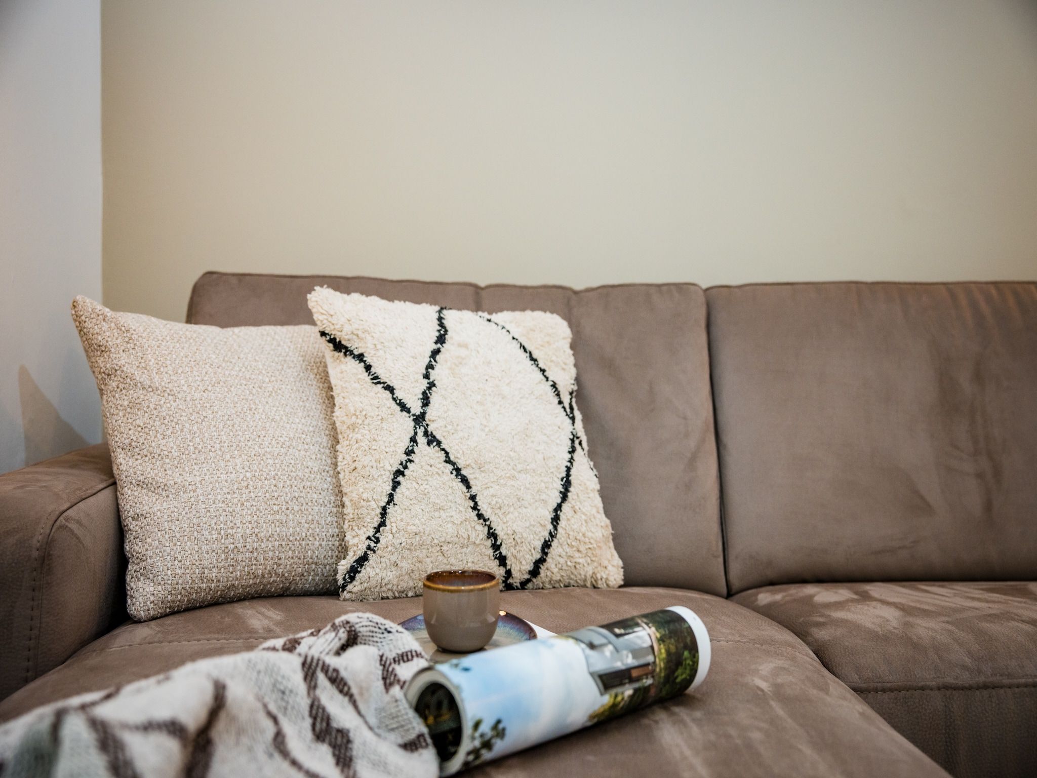 De woonkamer van Steenpatrijs 17-04 in Voorthuizen