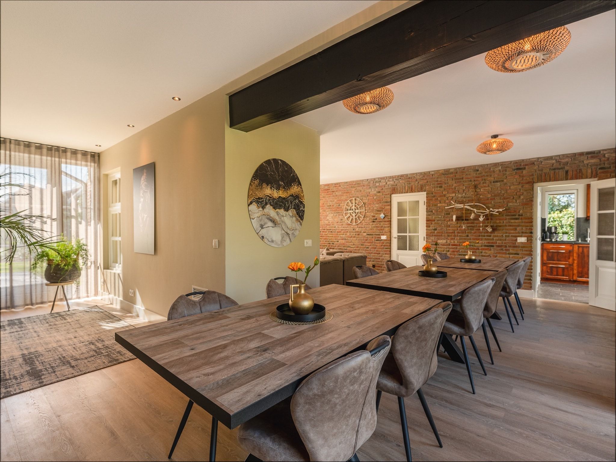 De eetkamer van Het Landhuis in Losser