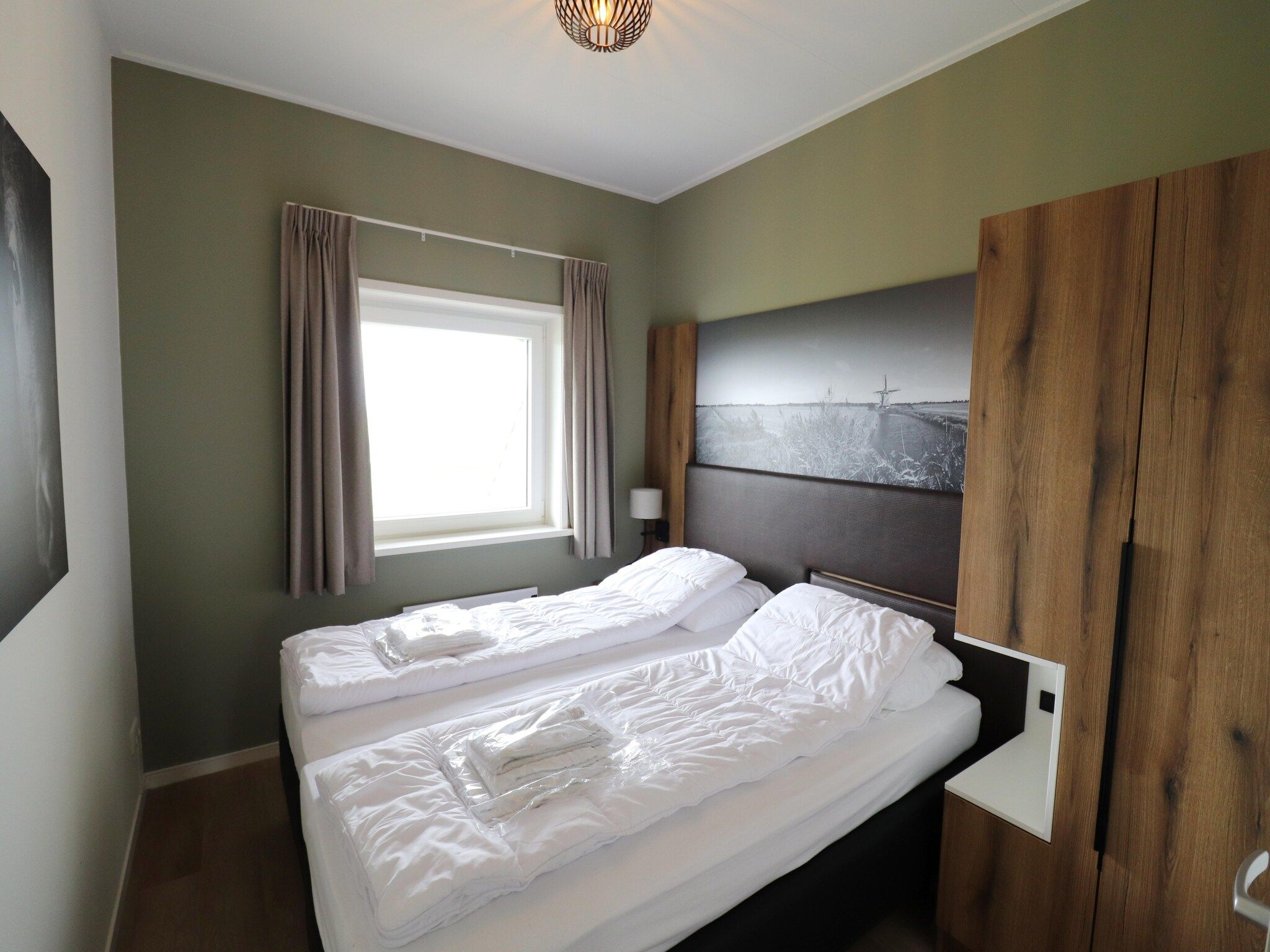 Een slaapkamer van combinatie van 2x 10 persoons woning in Leons