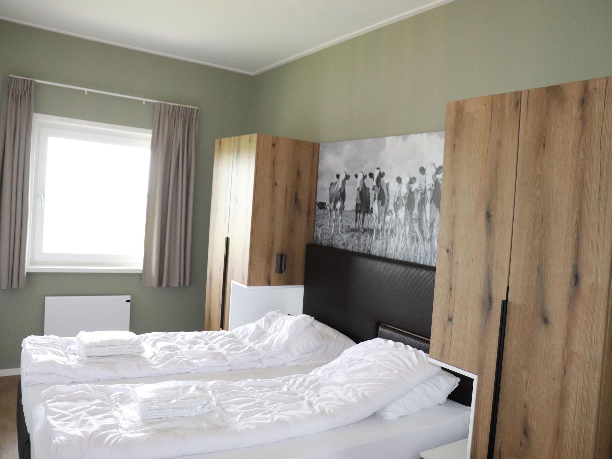 Een slaapkamer van combinatie van 2x 10 persoons woning in Leons