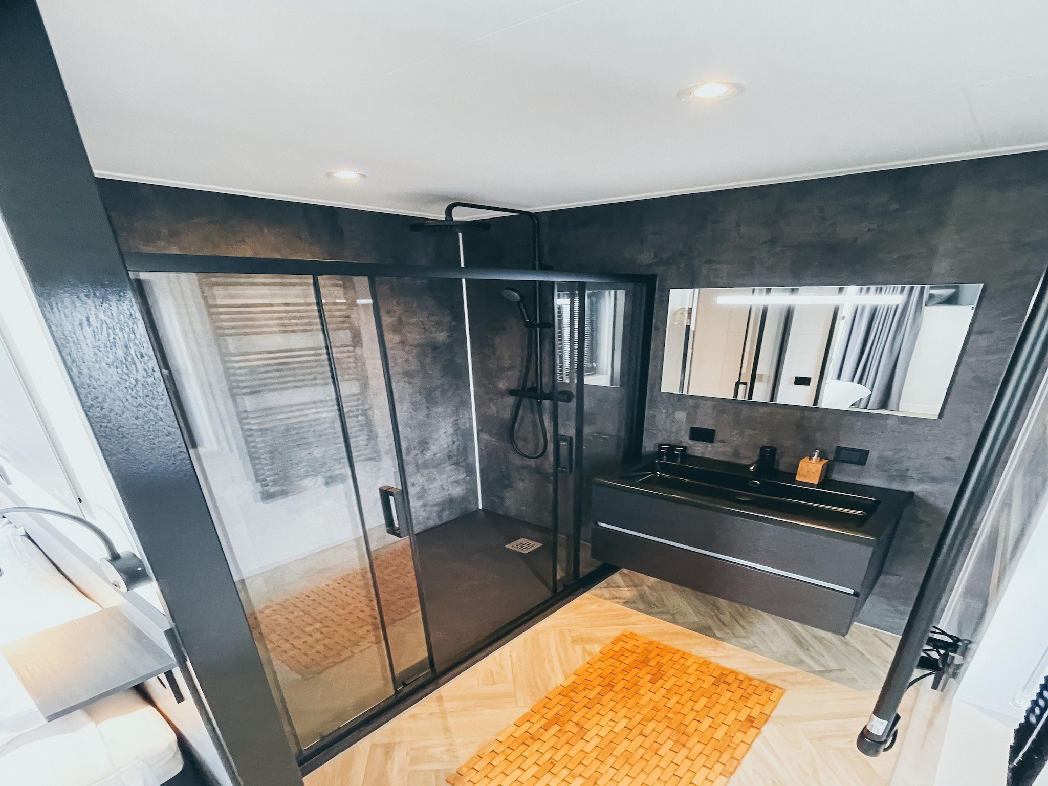 De badkamer van MarinaPark Nieuw Loosdrecht 1 in Nieuw-Loosdrecht