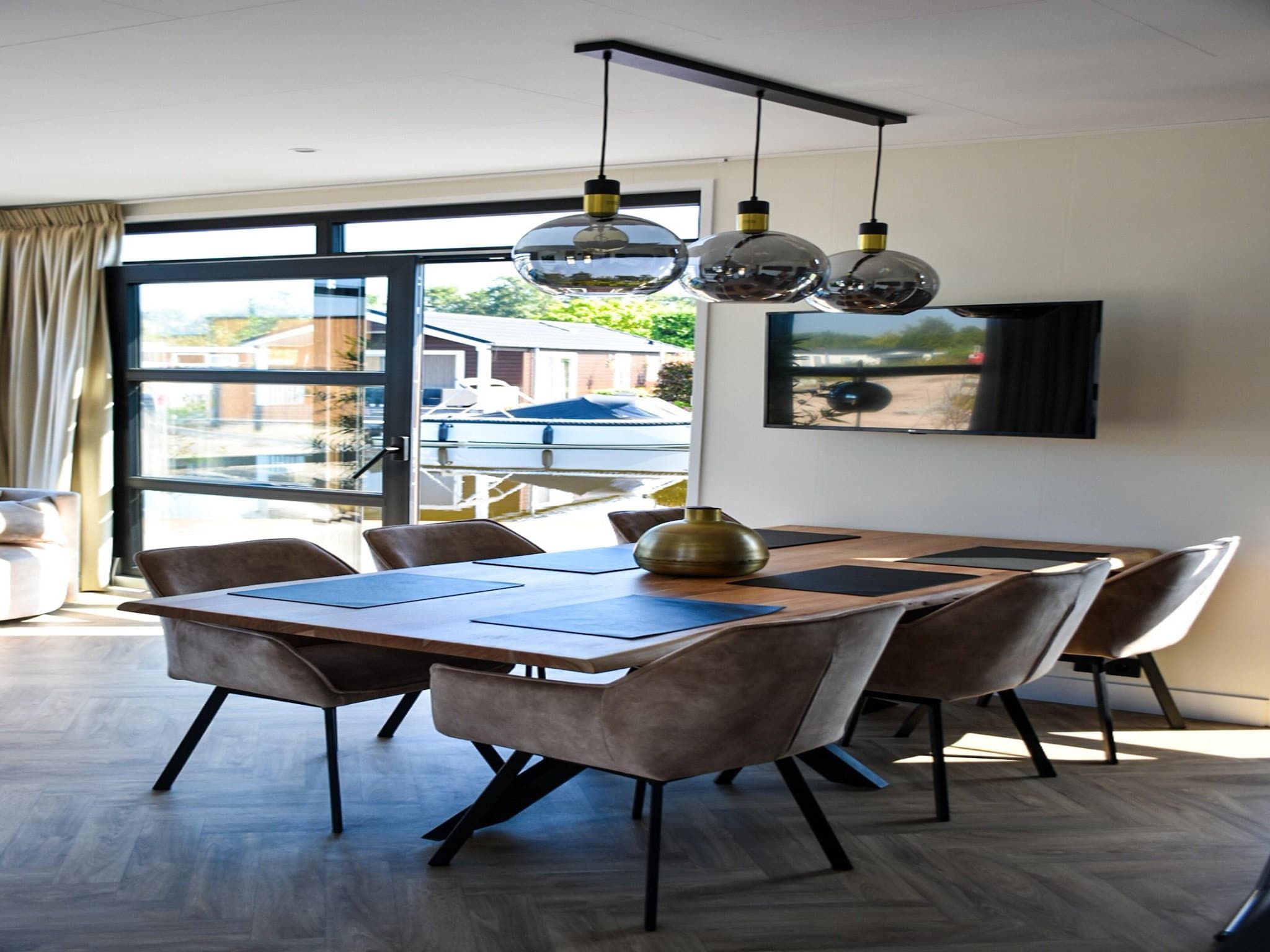 De eetkamer van MarinaPark Nieuw Loosdrecht 2 in Nieuw-Loosdrecht