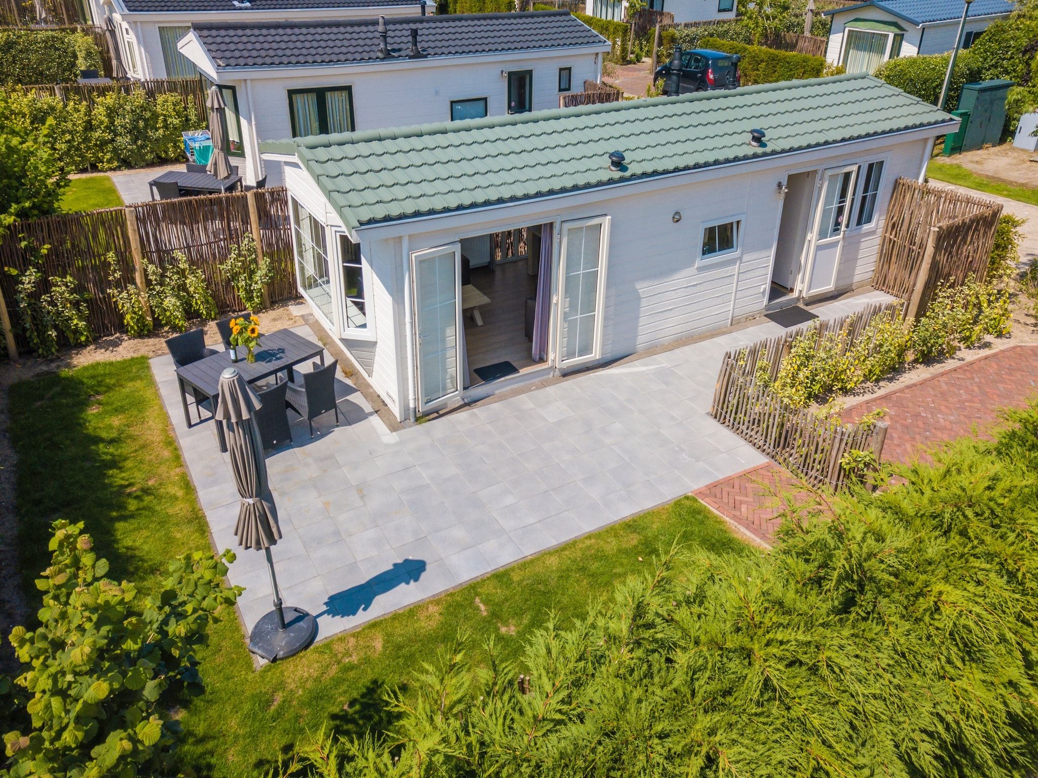 De tuin van Vakantiepark Duinrust 3 in Noordwijk aan zee