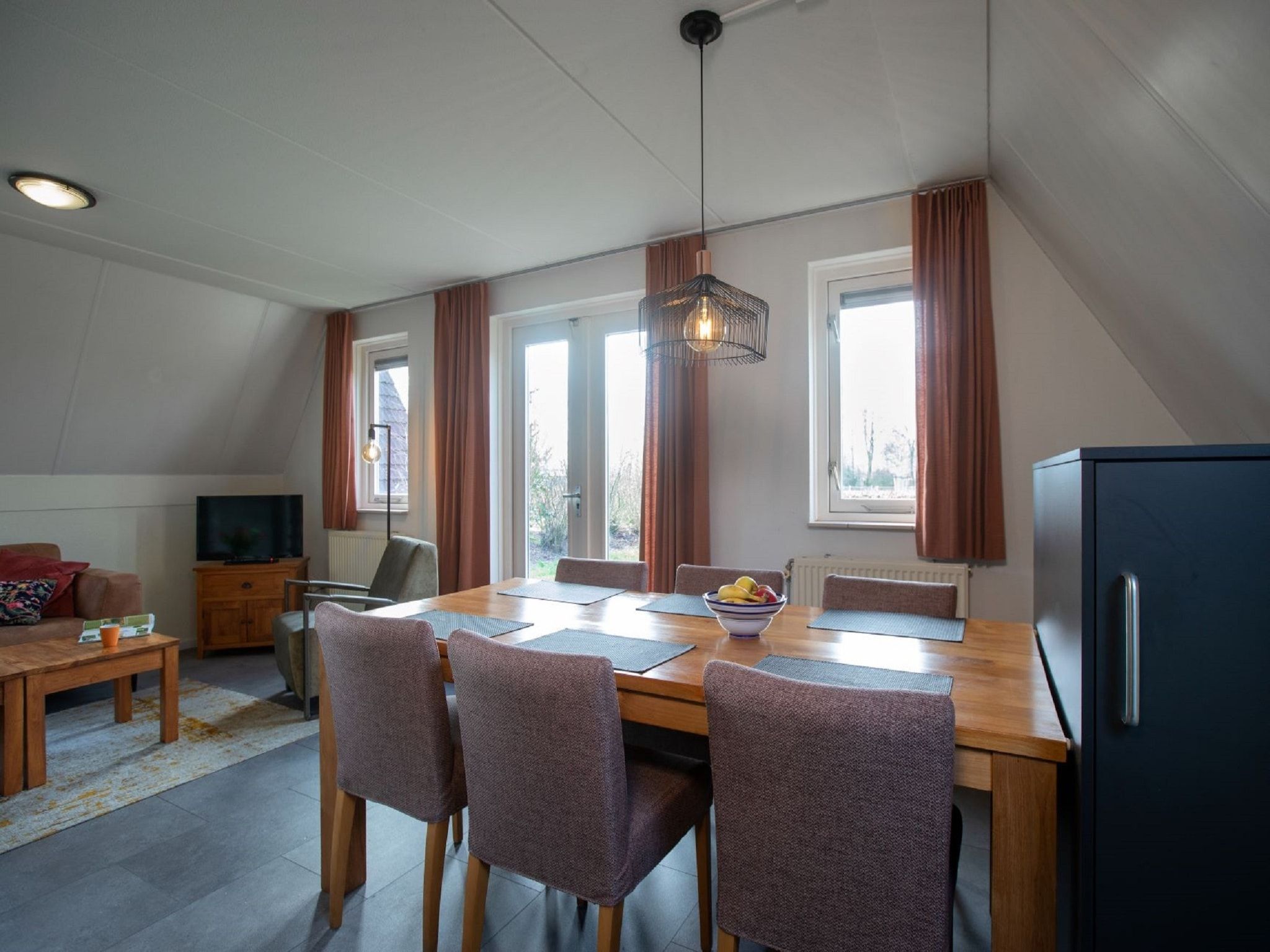 De eetkamer van Vakantie bij Meeussen - Molendal 4 in Plasmolen