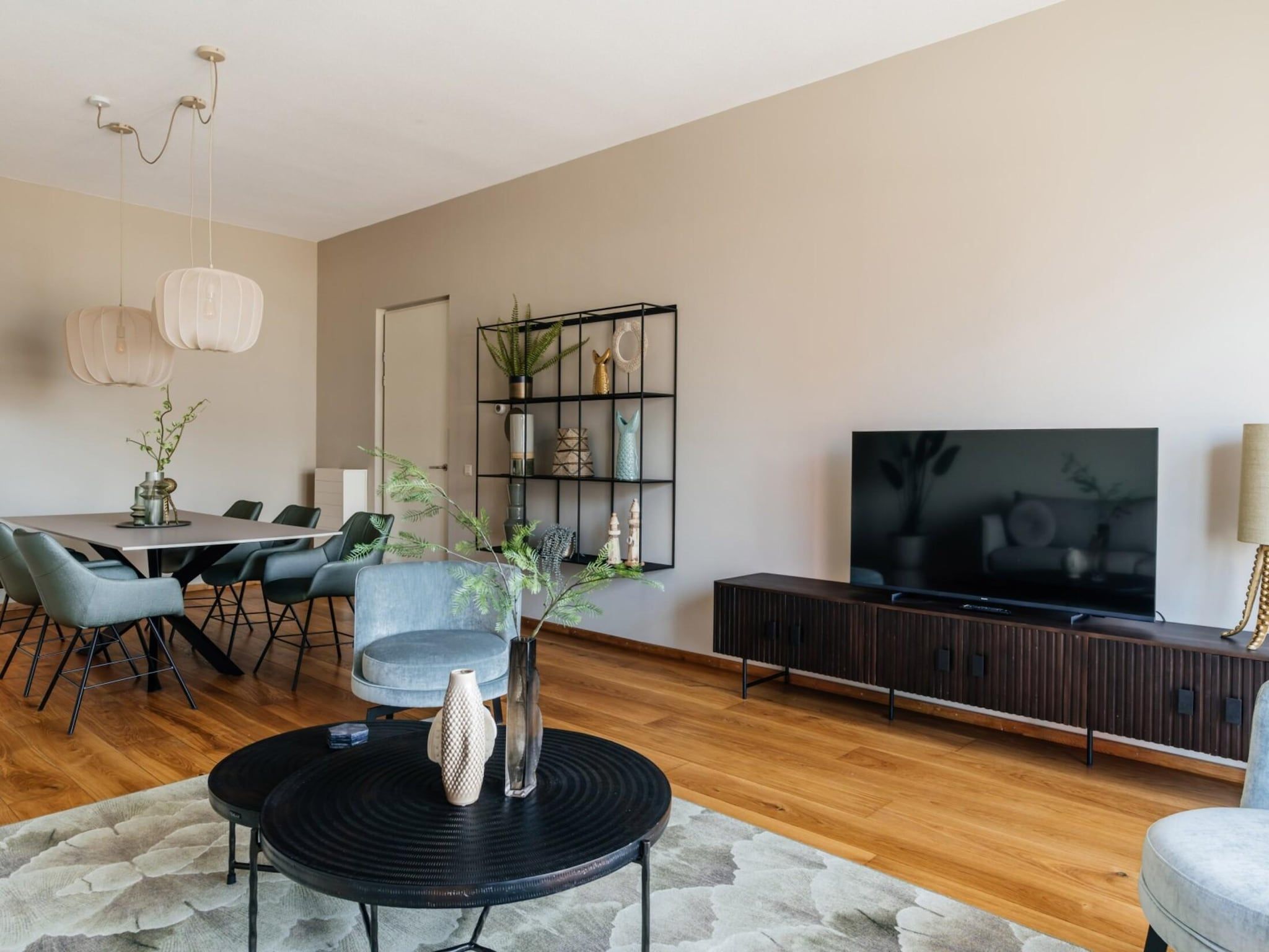 De woonkamer van Scheveningen Harbour 16 in Scheveningen