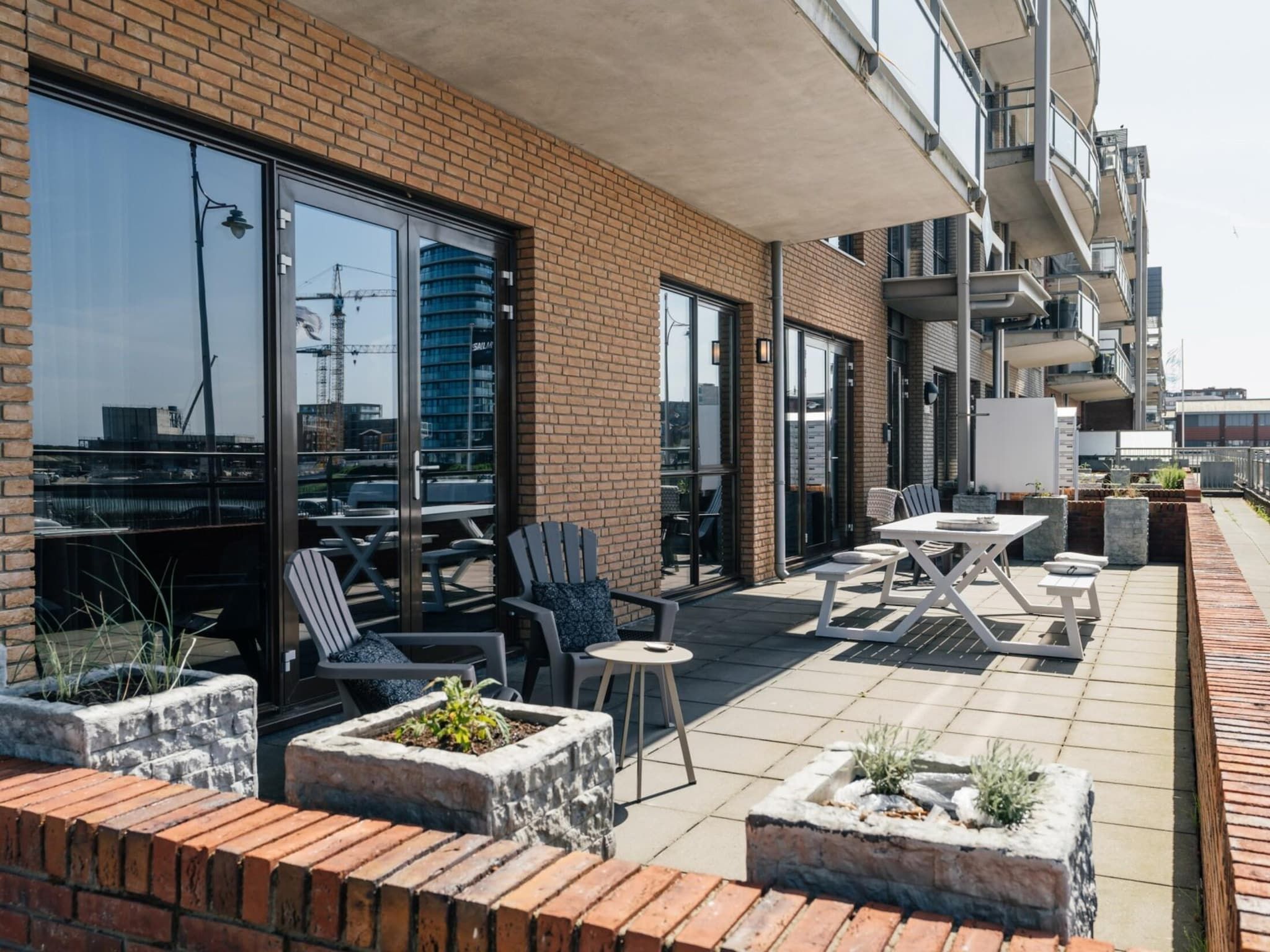 Het terras van Scheveningen Harbour 16 in Scheveningen