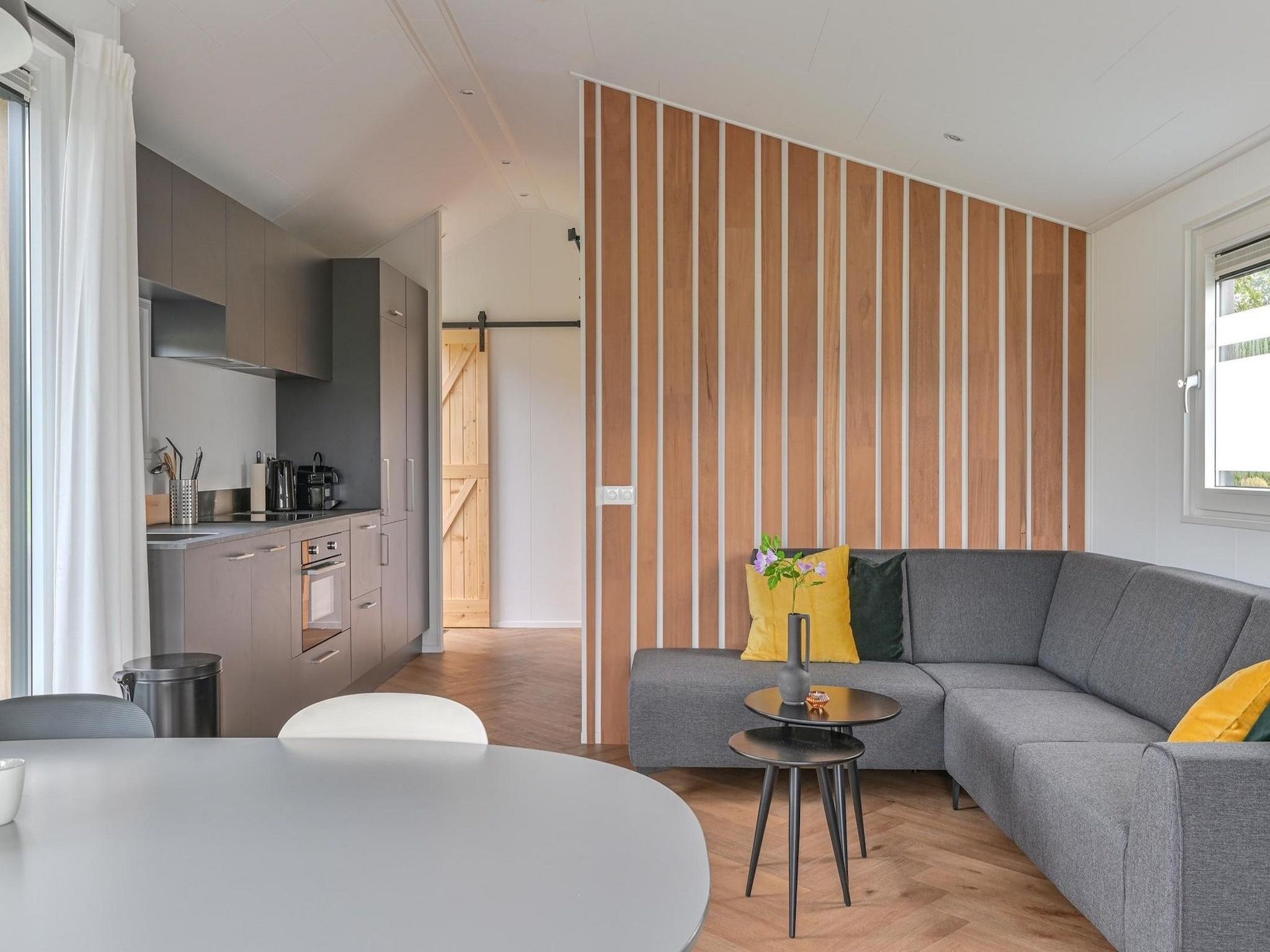 De woonkamer van Resort Drentse Weelde 1 in Hoogersmilde