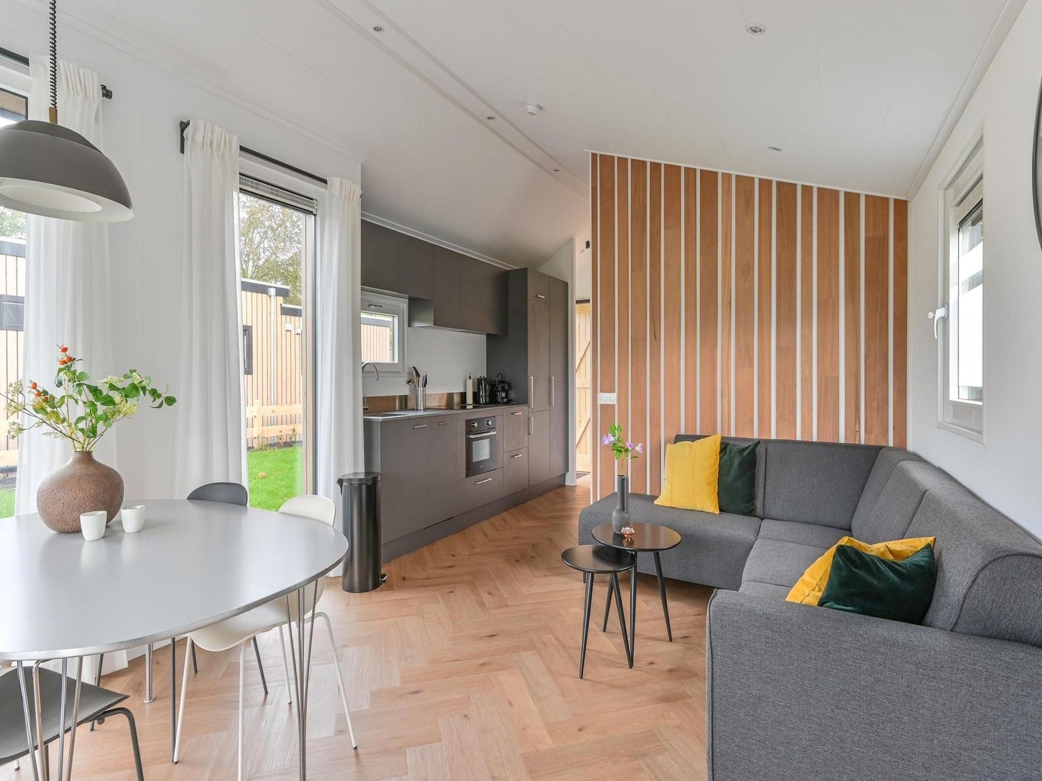 De woonkamer van Resort Drentse Weelde 1 in Hoogersmilde