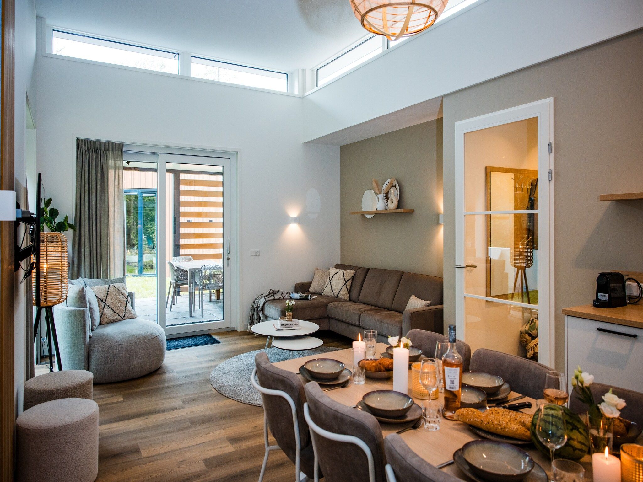 De woonkamer van Steenpatrijs 17-06 in Voorthuizen