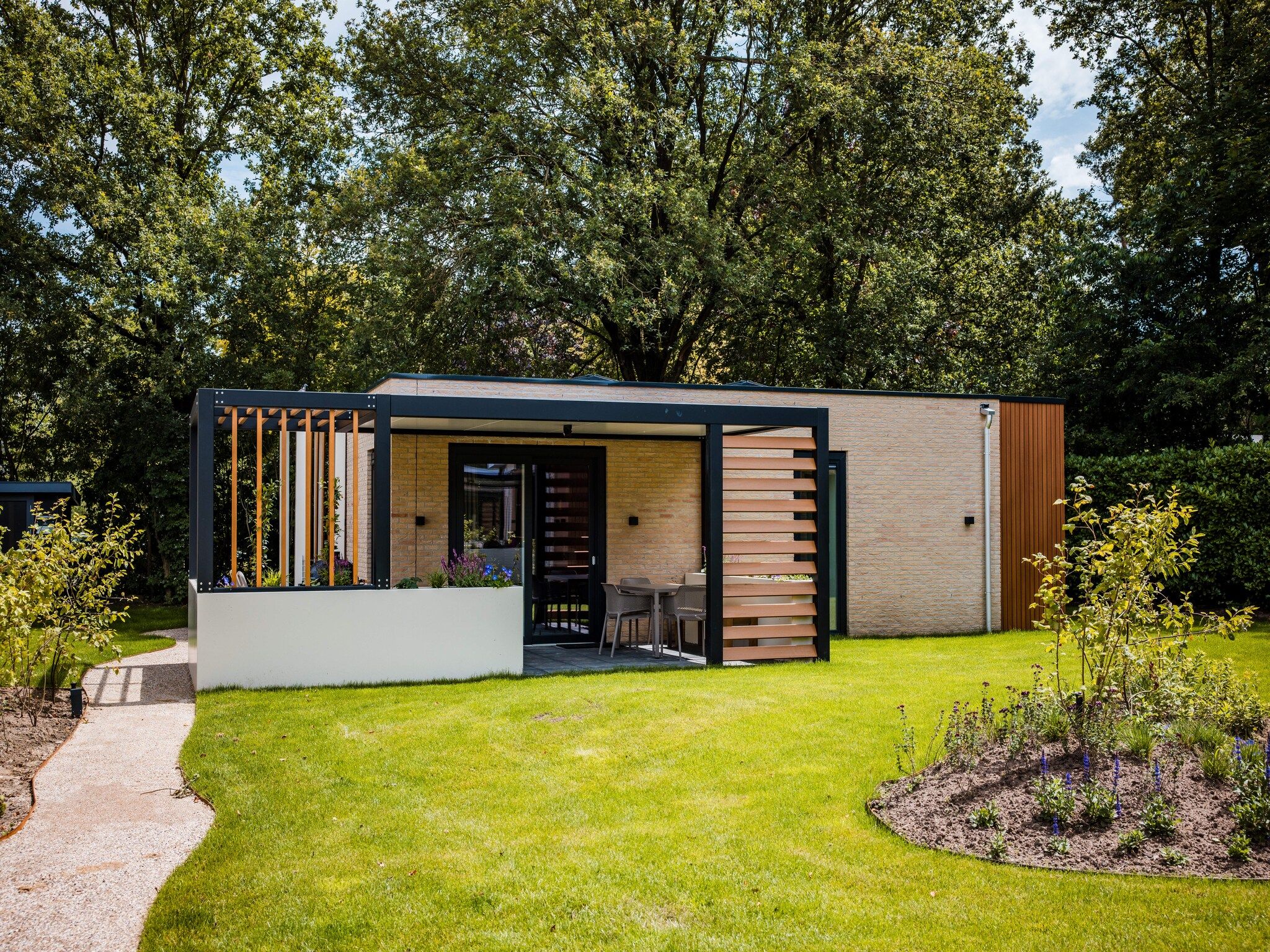 De buitenkant van Dwergarend 17-17 in Voorthuizen