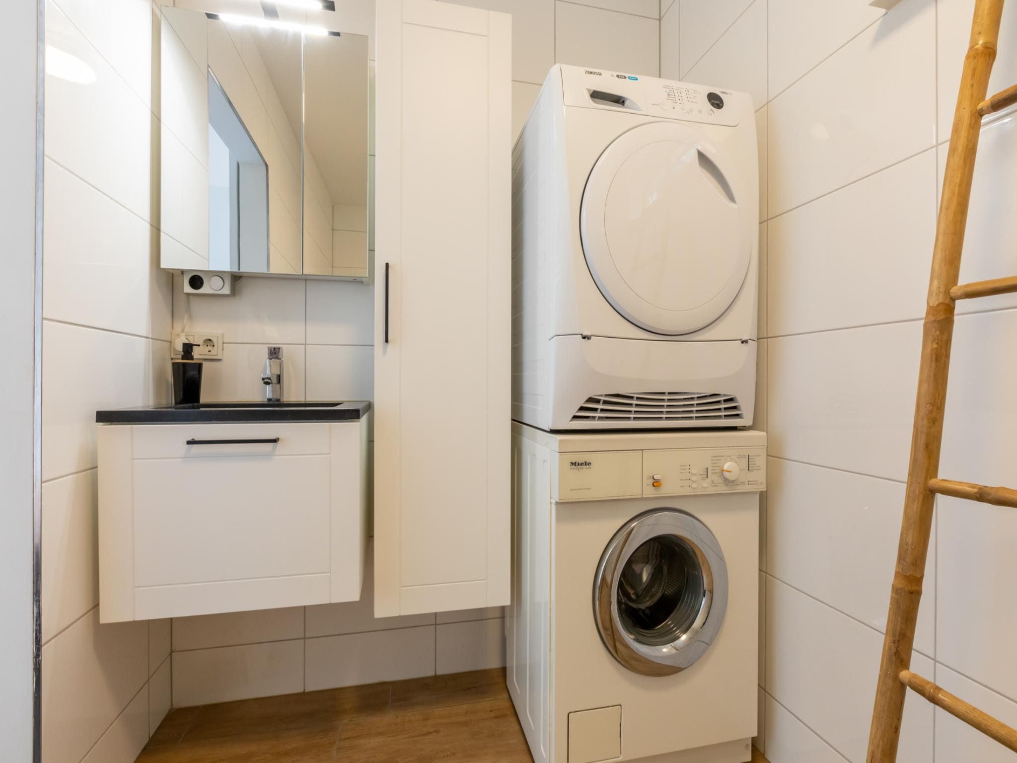 De badkamer van Achterweg 10 l Zonnemaire 'Sol e Mar' in Zonnemaire