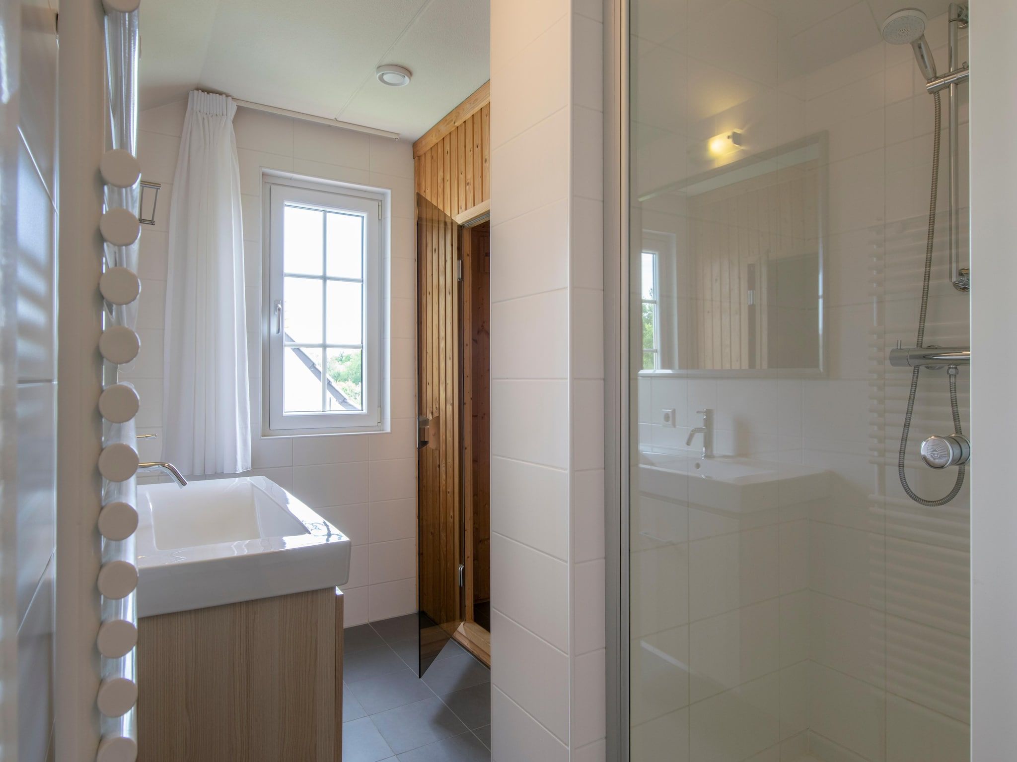 De badkamer van Noordzee Résidence Cadzand-Bad 36 in Cadzand-Bad