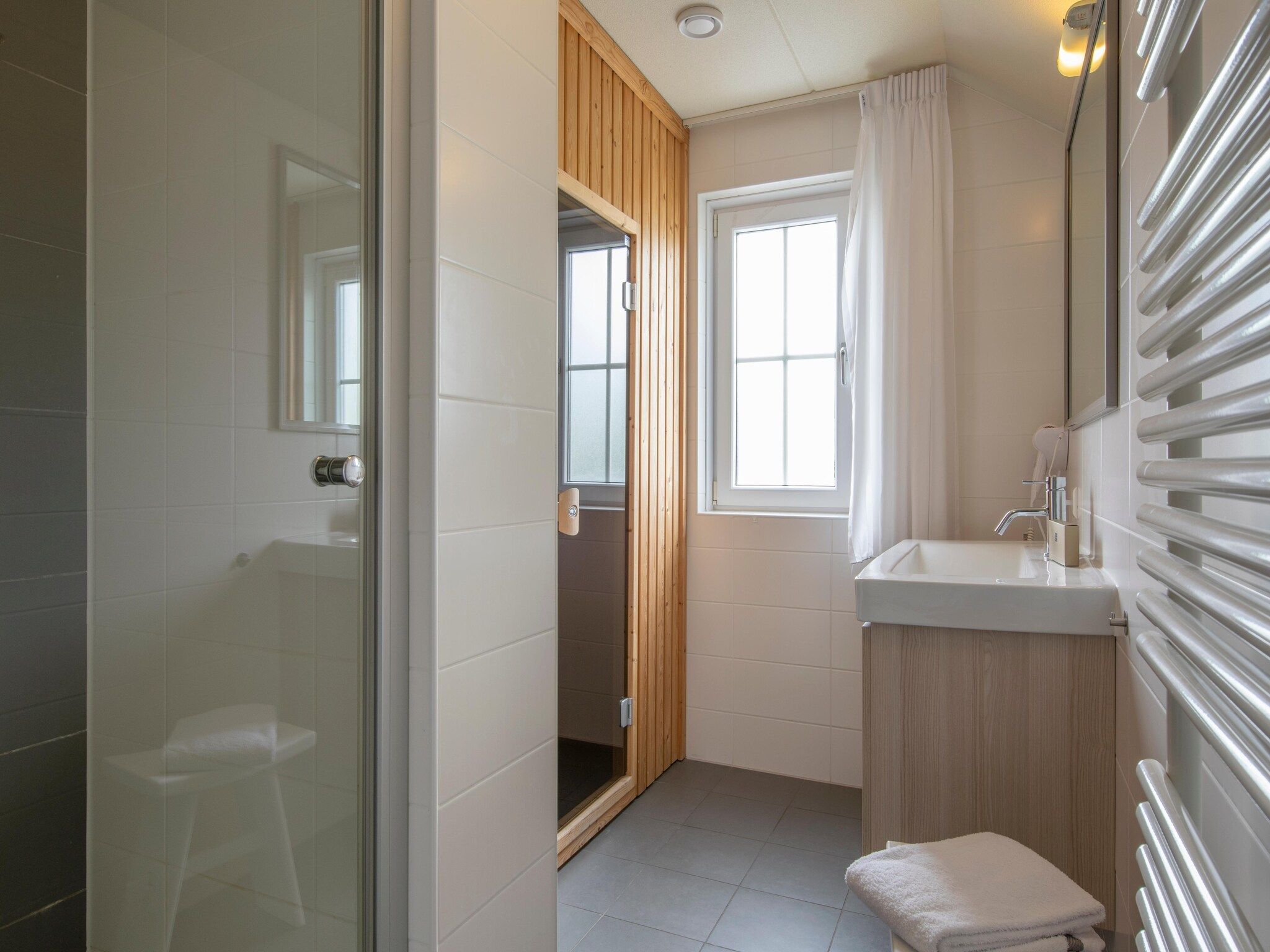 De badkamer van Noordzee Résidence Cadzand-Bad 36 in Cadzand-Bad