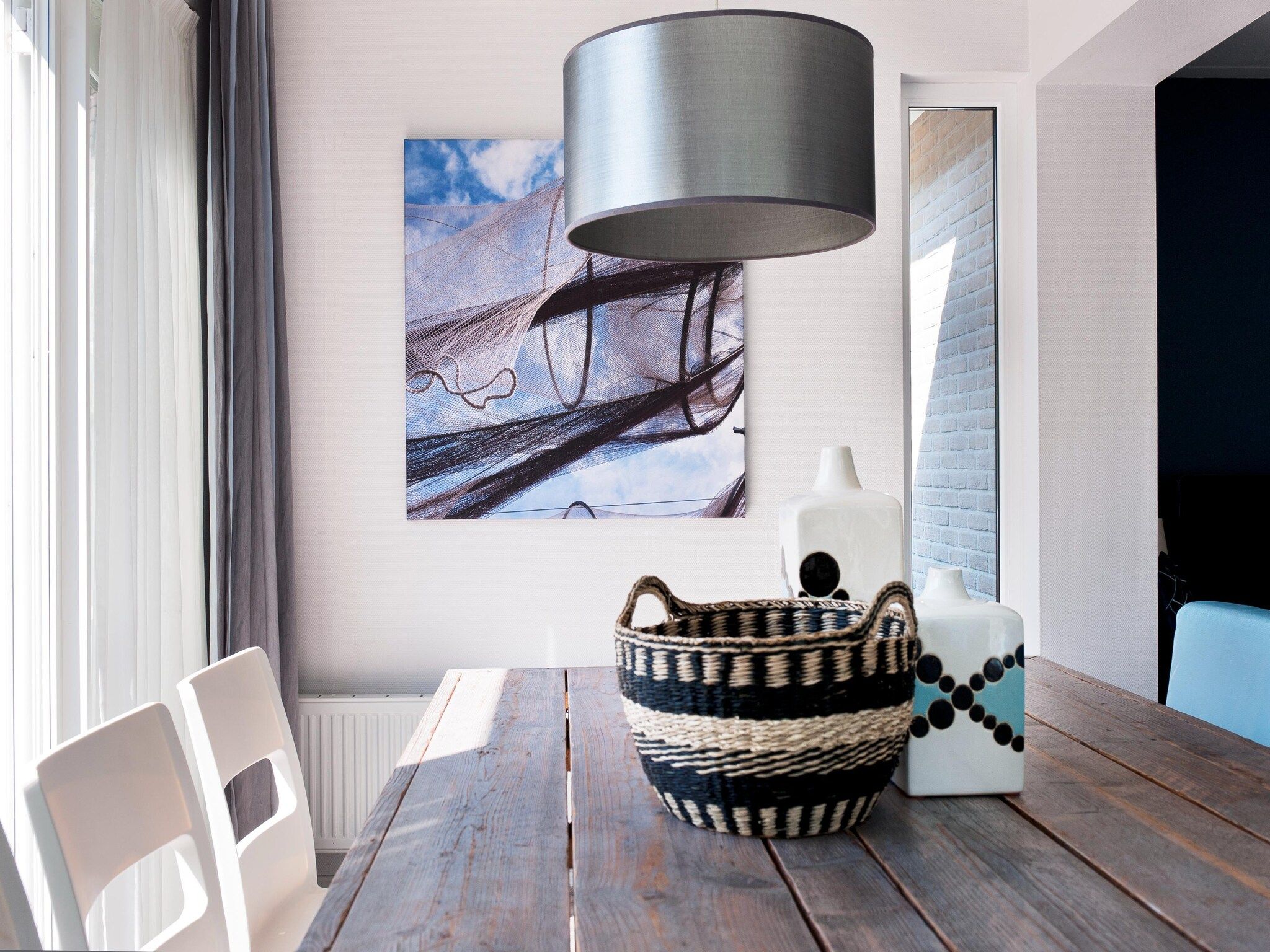 De eetkamer van Grand Tolve Wellness de luxe met sauna buitenspa & sloep in Earnewald