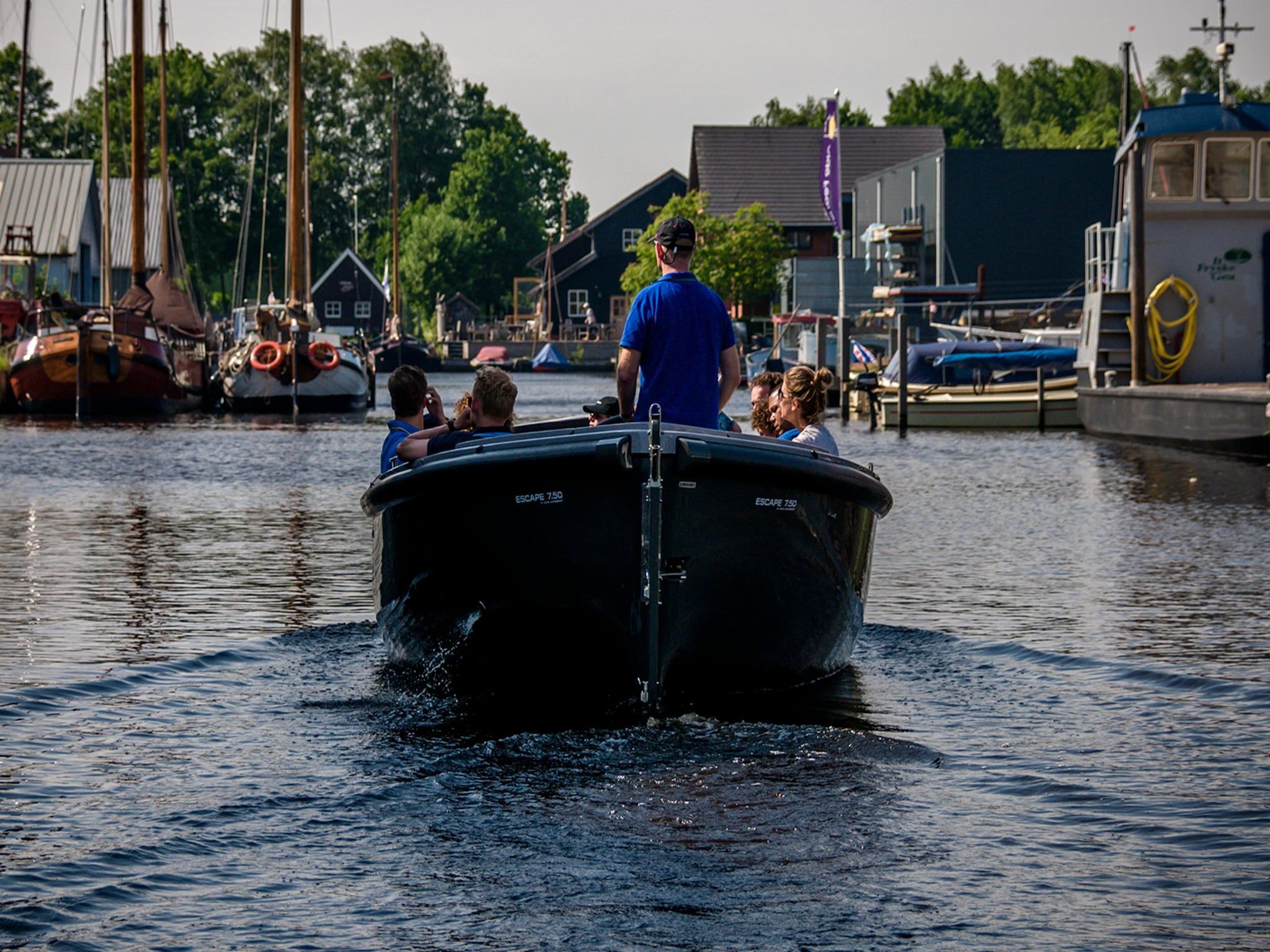 Voorzieningen bij Grand Tolve Wellness de luxe met sauna buitenspa & sloep in Earnewald