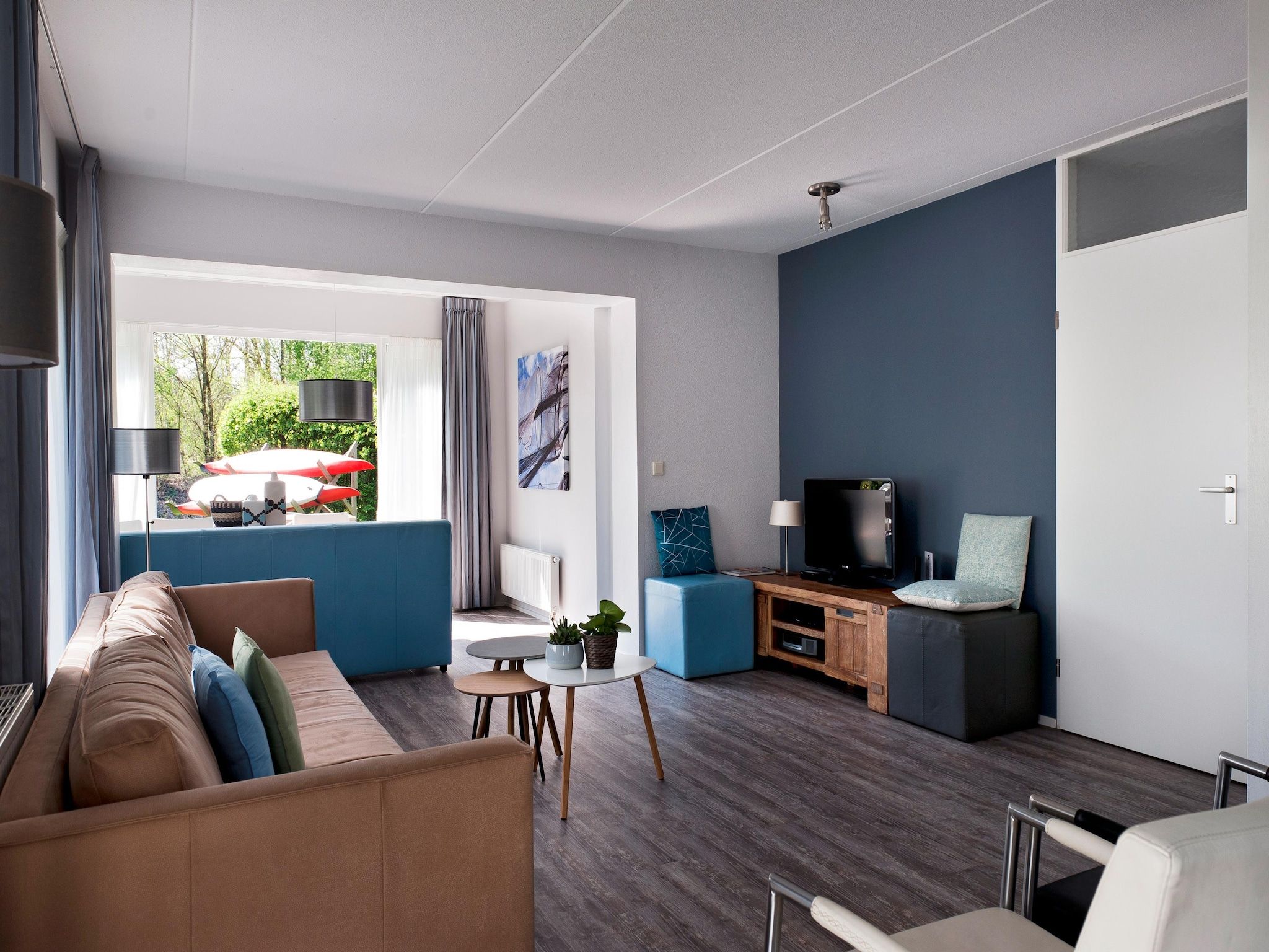 De eetkamer van Grand Tolve Wellness de luxe met sauna buitenspa in Earnewald