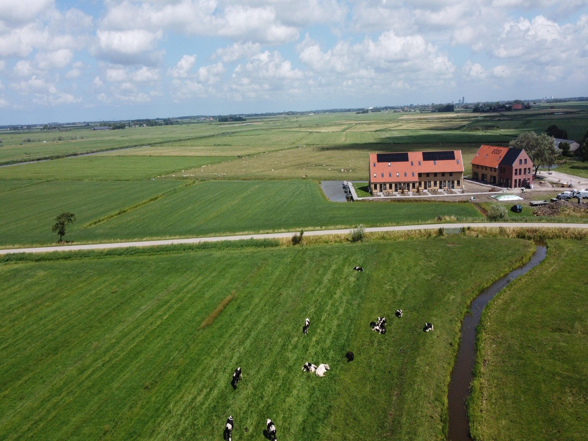 De buitenkant van Friese villa in Leons in Leons