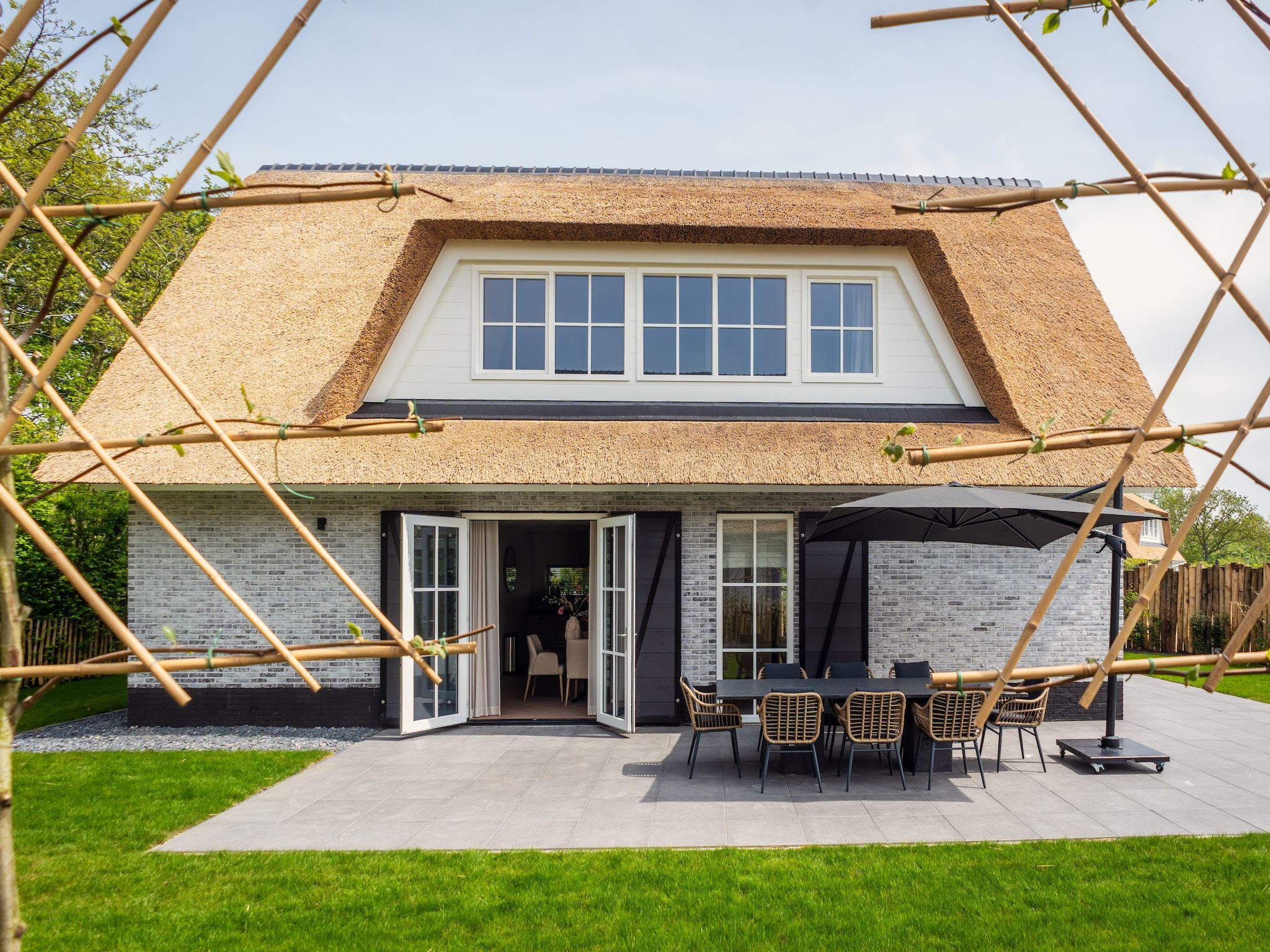 De buitenkant van So What 33A in De Koog