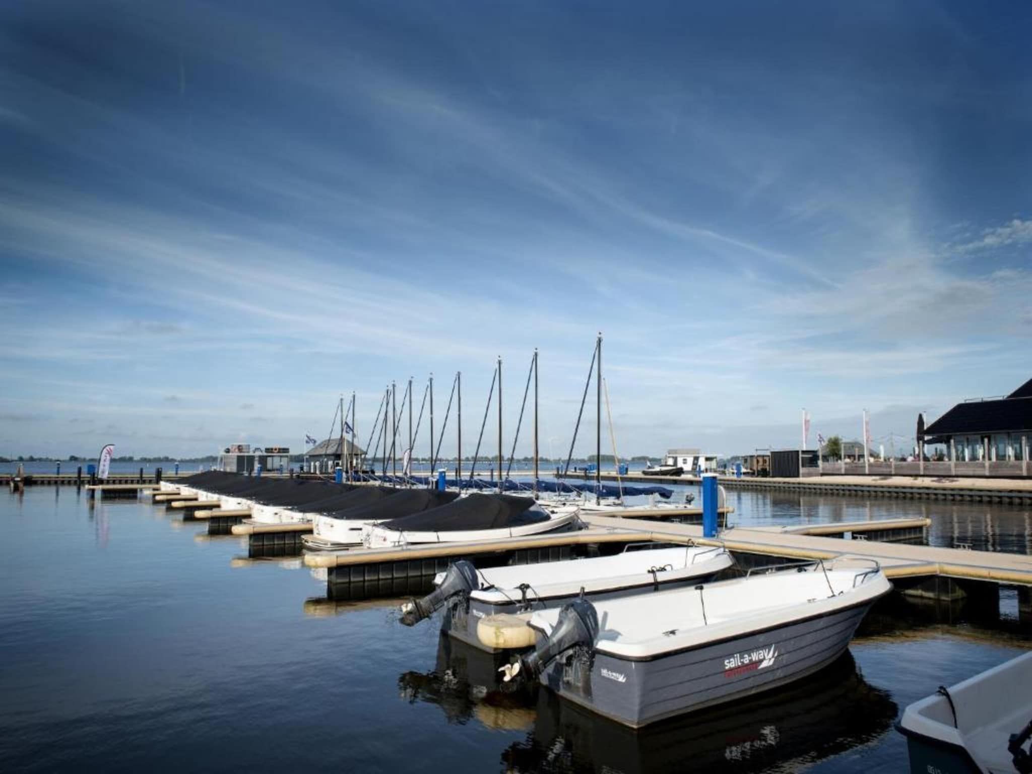 De omgeving van Houseboat - Paviljoenwei 4  Sneek Offingawier 'Boatique Sneek' in Offingawier