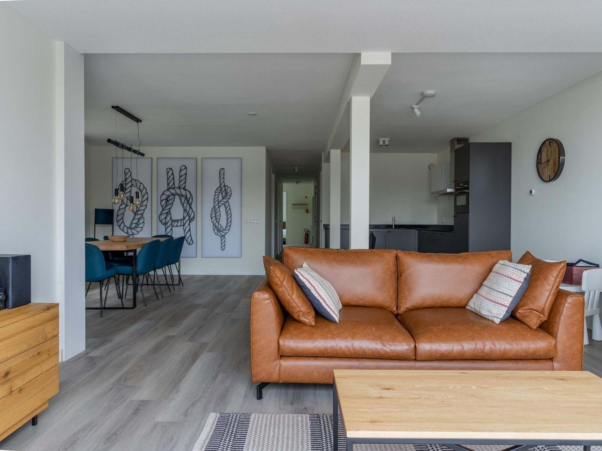 De woonkamer van Appartement - Paviljoenwei 4  Sneek Offingawier 'Havenzicht' in Sneek