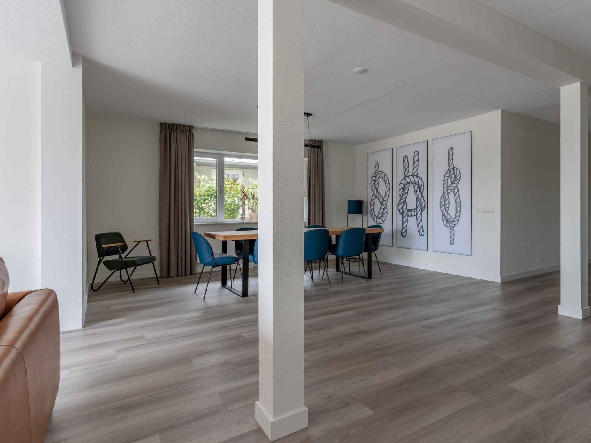 De woonkamer van Appartement - Paviljoenwei 4  Sneek Offingawier 'Havenzicht' in Sneek