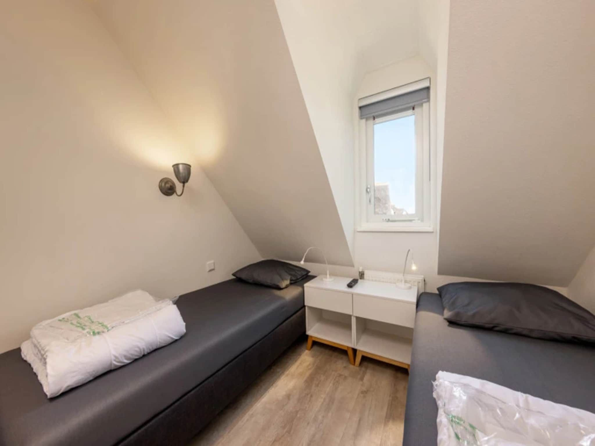 Een slaapkamer van Vakantiepark Duynzicht 2 in Julianadorp aan zee