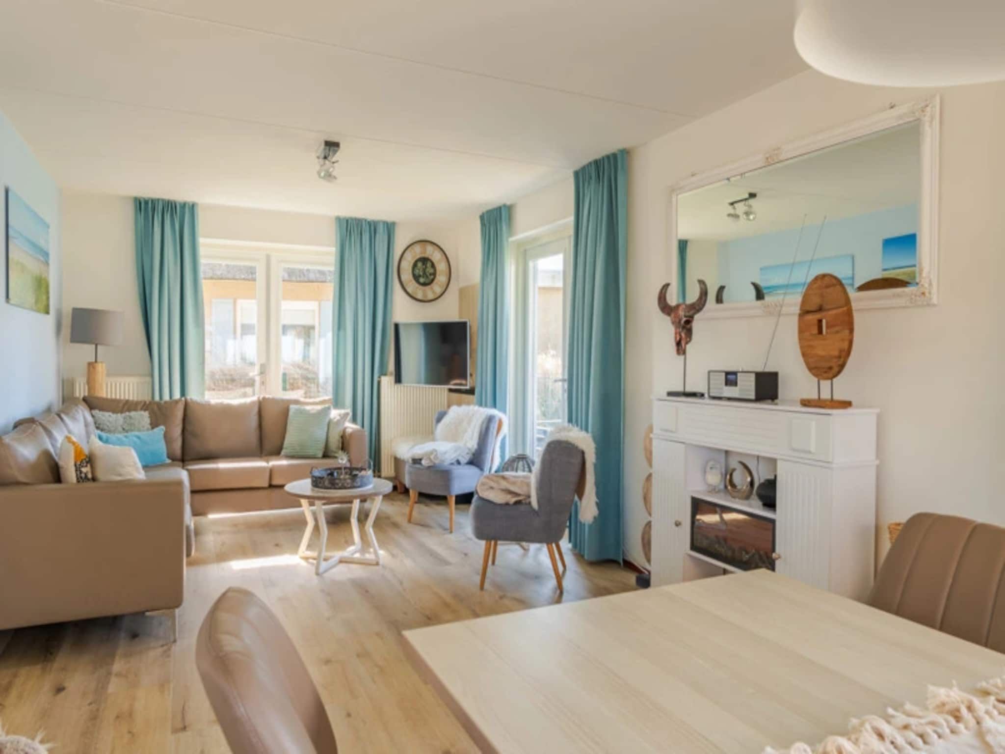 De eetkamer van Vakantiepark Duynzicht 3 in Julianadorp aan zee