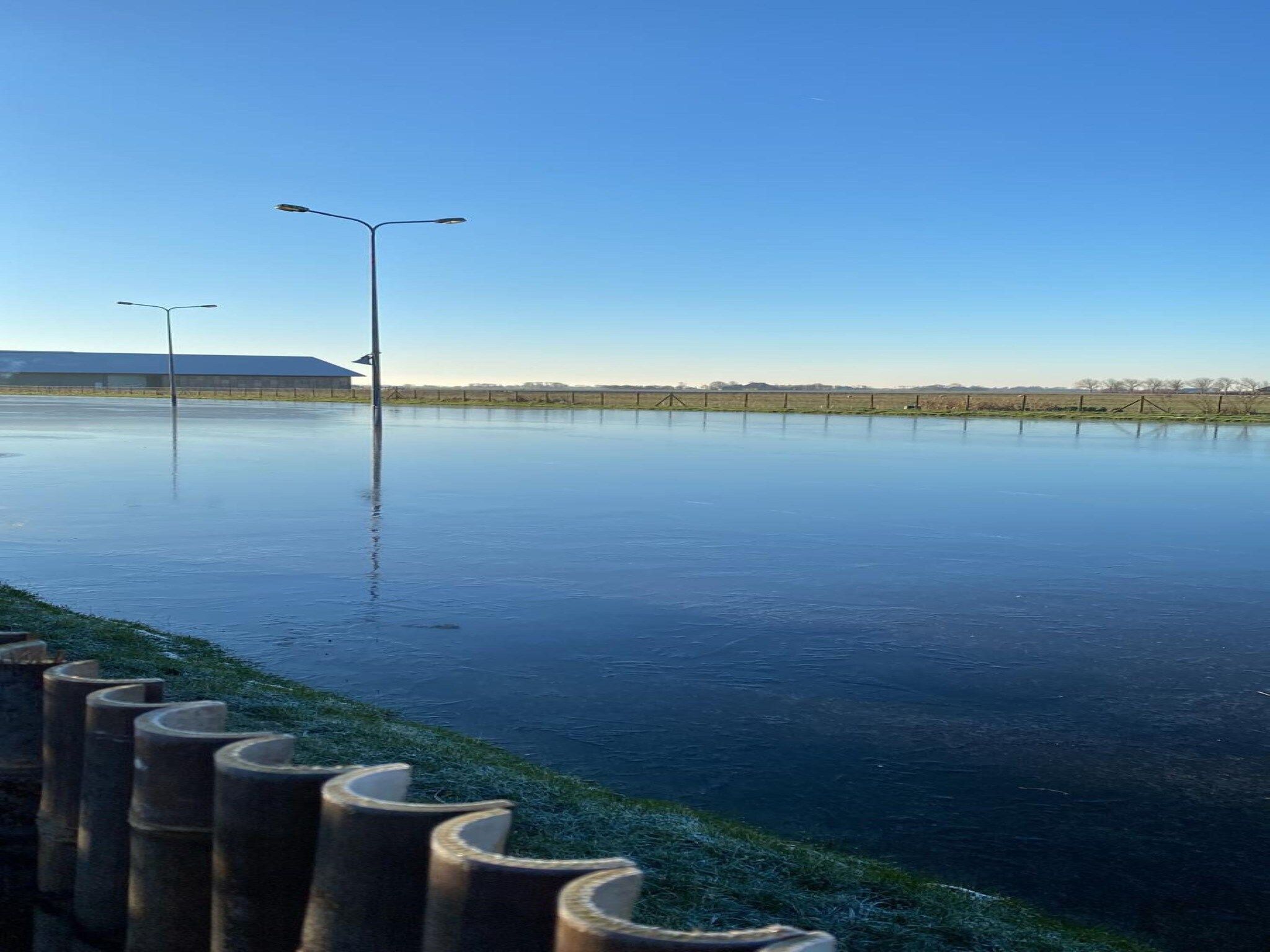 Het uitzicht vanaf 13-17 pax holiday home with separated apartments and gardens in Ternaard