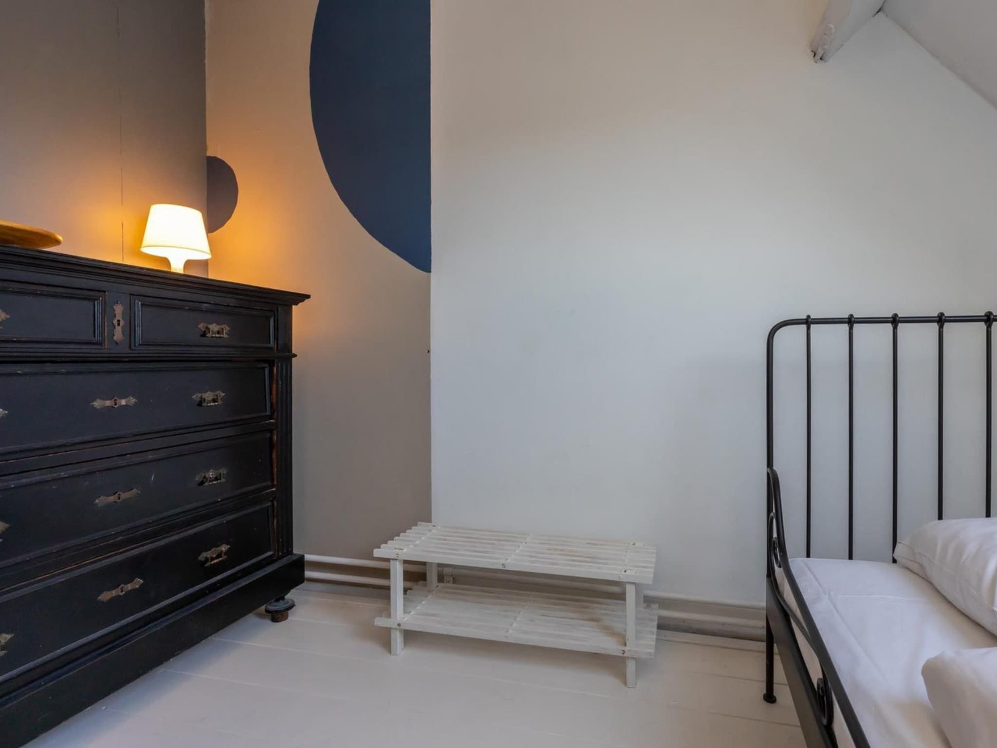 Een slaapkamer van Duinweg 117-14 in Zoutelande