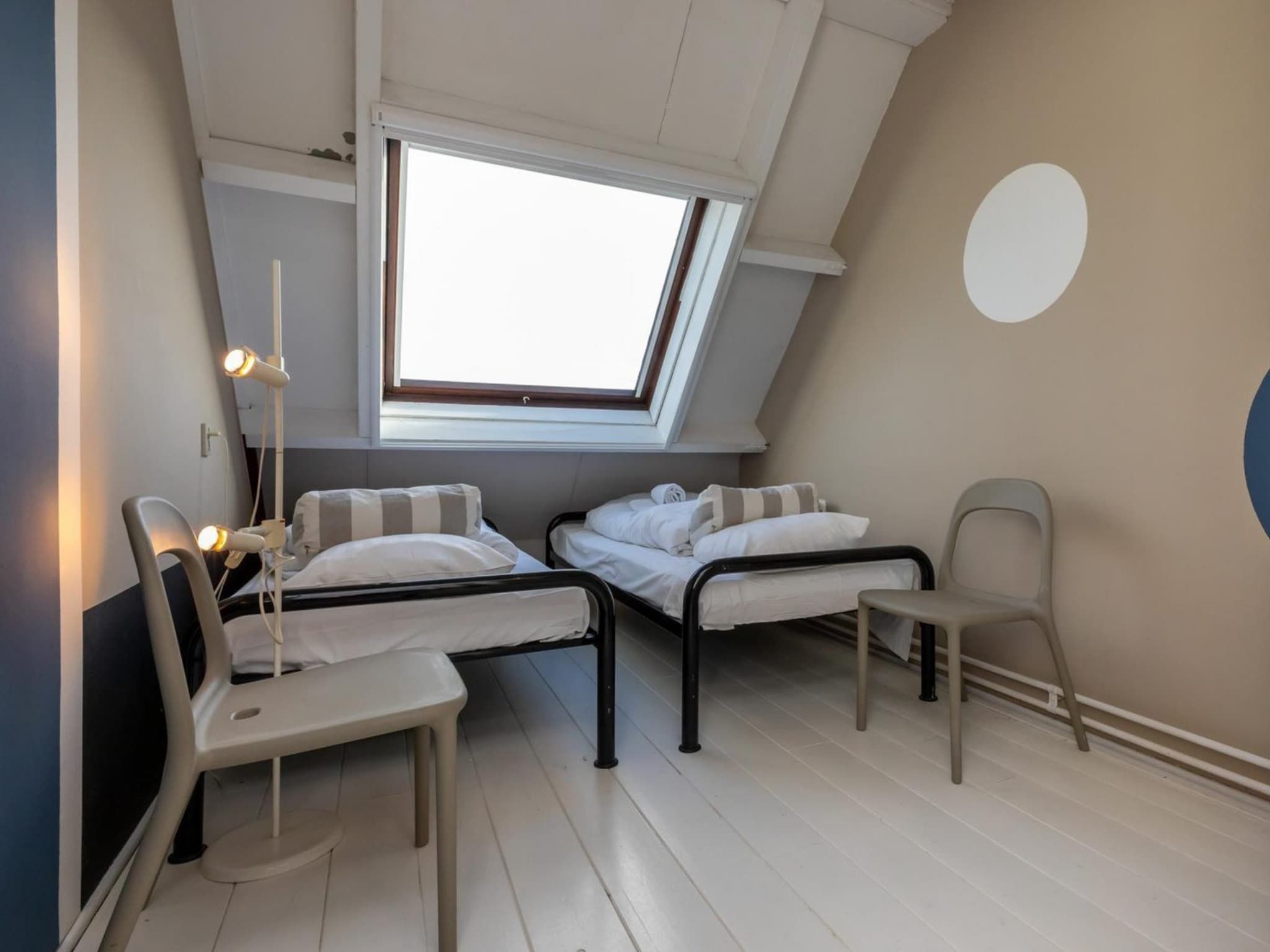 Een slaapkamer van Duinweg 117-14 in Zoutelande