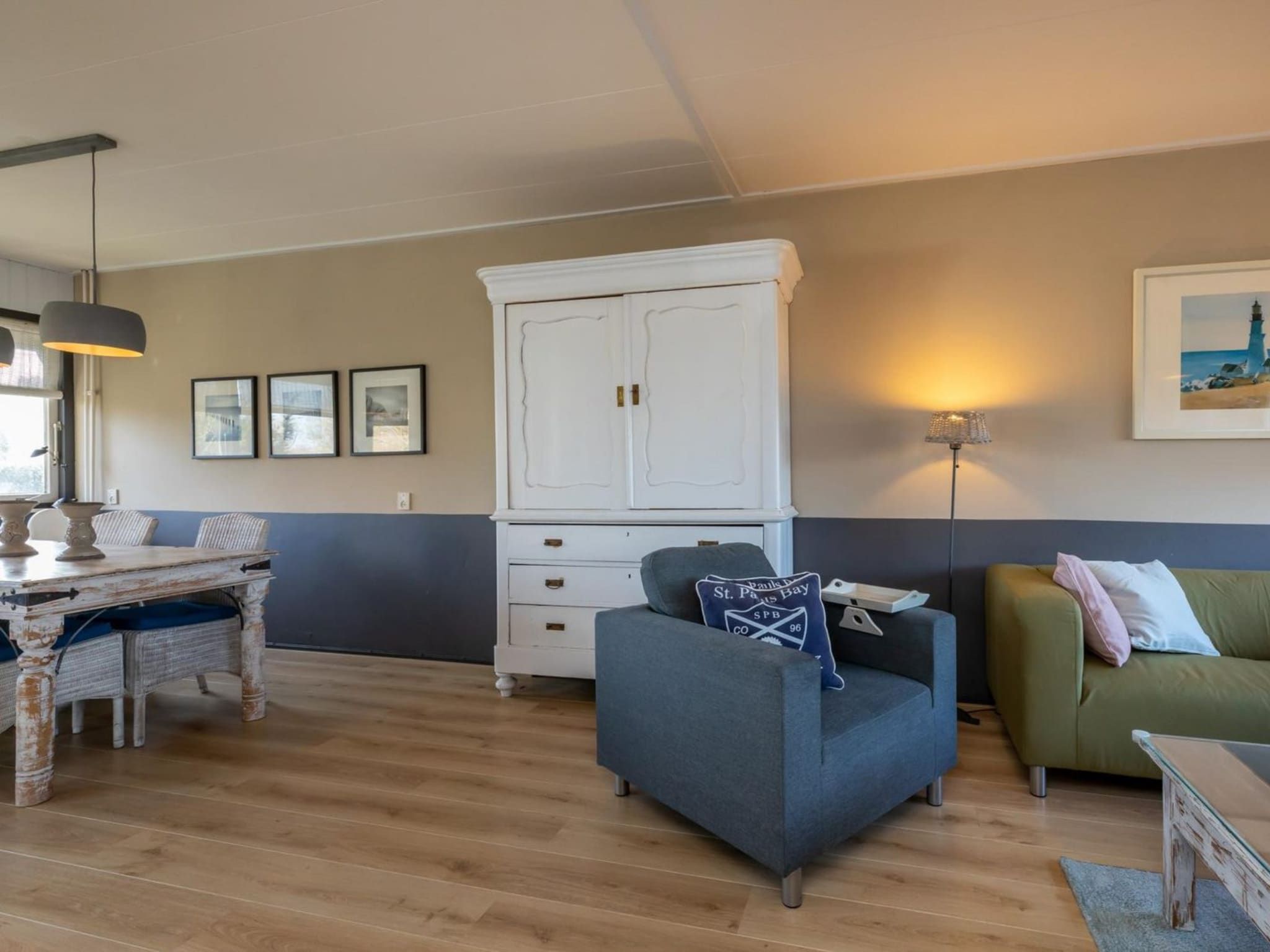 De woonkamer van Duinweg 117-14 in Zoutelande