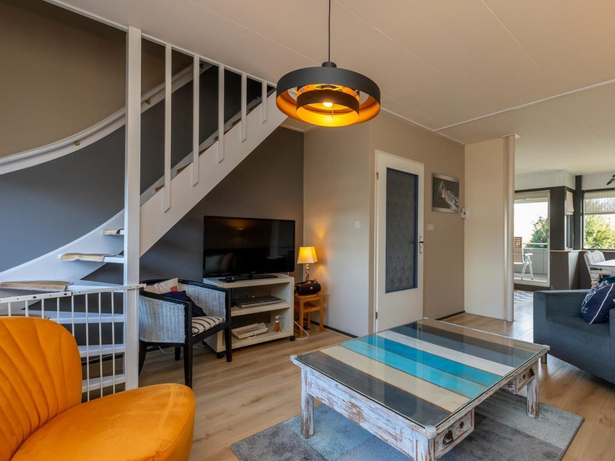 De woonkamer van Duinweg 117-14 in Zoutelande