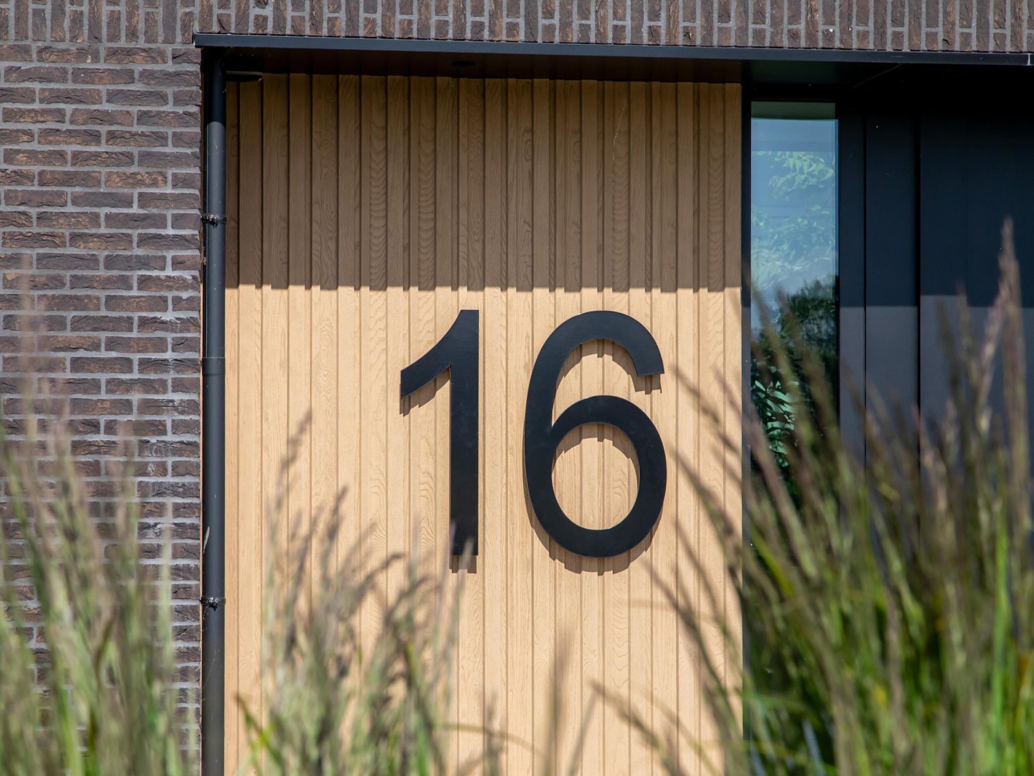 De buitenkant van Studio ZEE in Koudekerke
