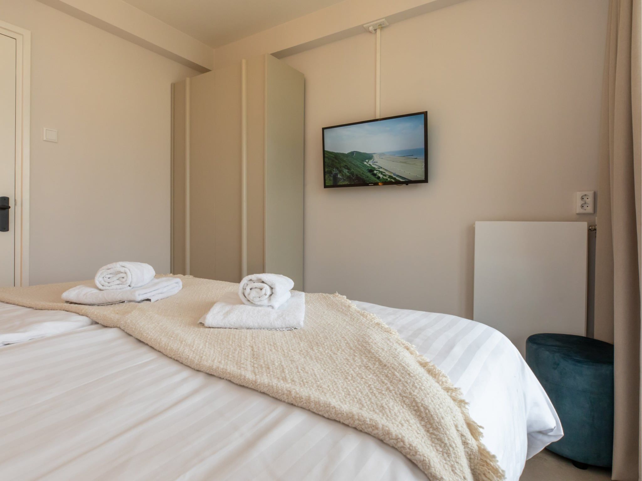 Een slaapkamer van Nieuwstraat 1  Zoutelande 'Kurhaus - 4 met sauna in Zoutelande
