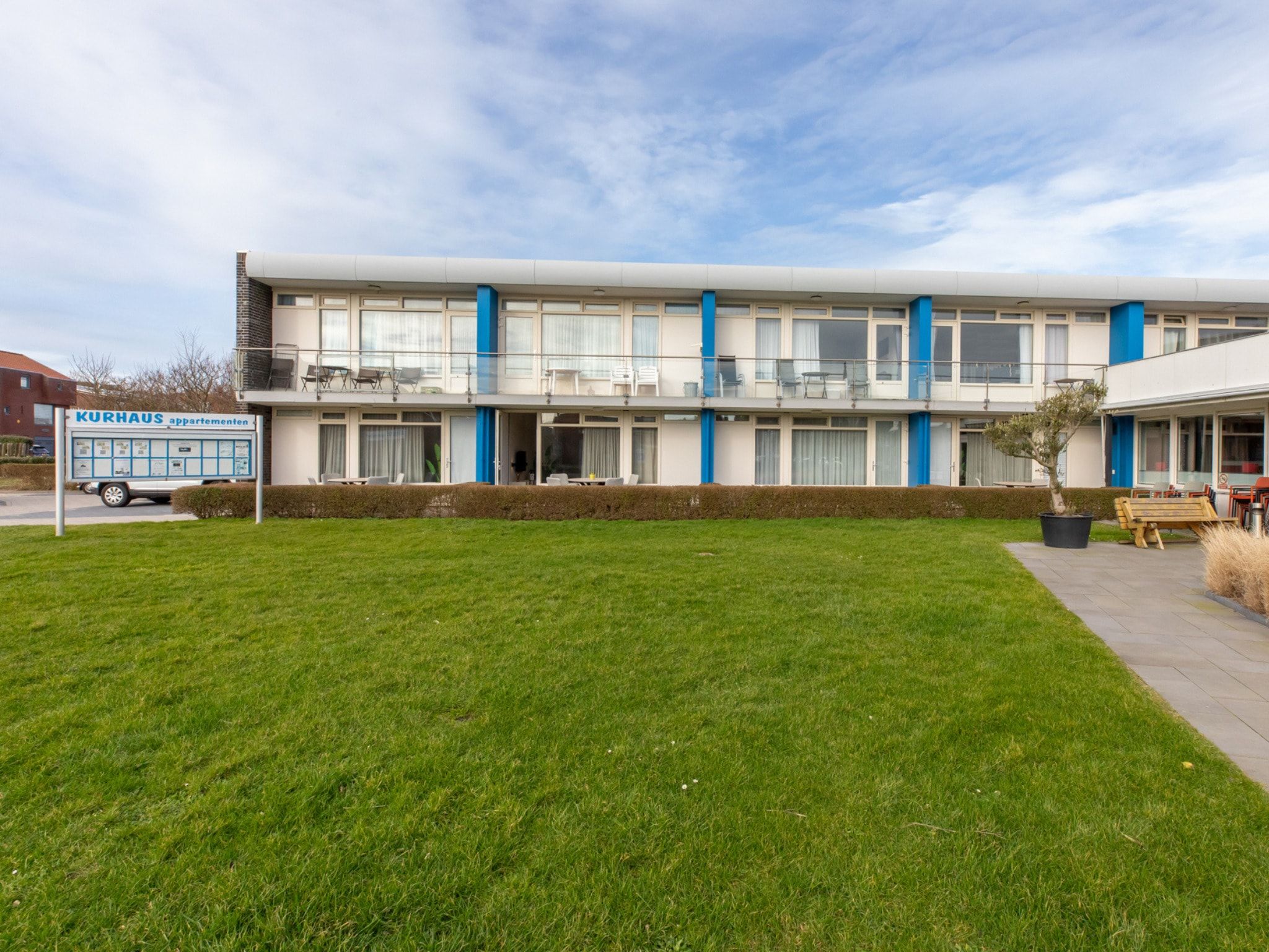 De buitenkant van Nieuwstraat 1  Zoutelande 'Kurhaus - 4 met sauna in Zoutelande