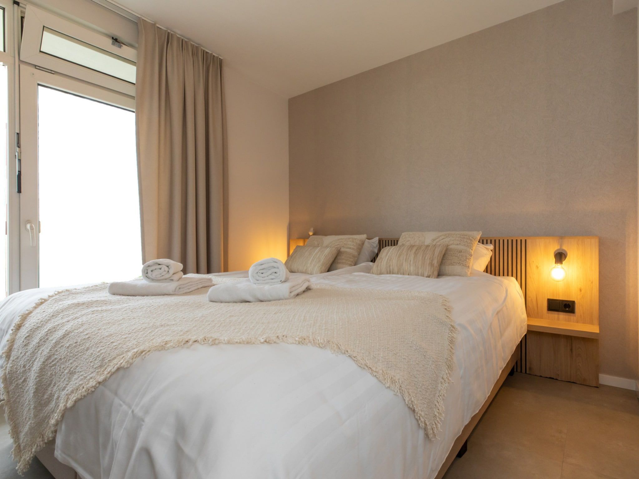 Een slaapkamer van Nieuwstraat 1  Zoutelande 'Kurhaus - 14 met sauna in Zoutelande