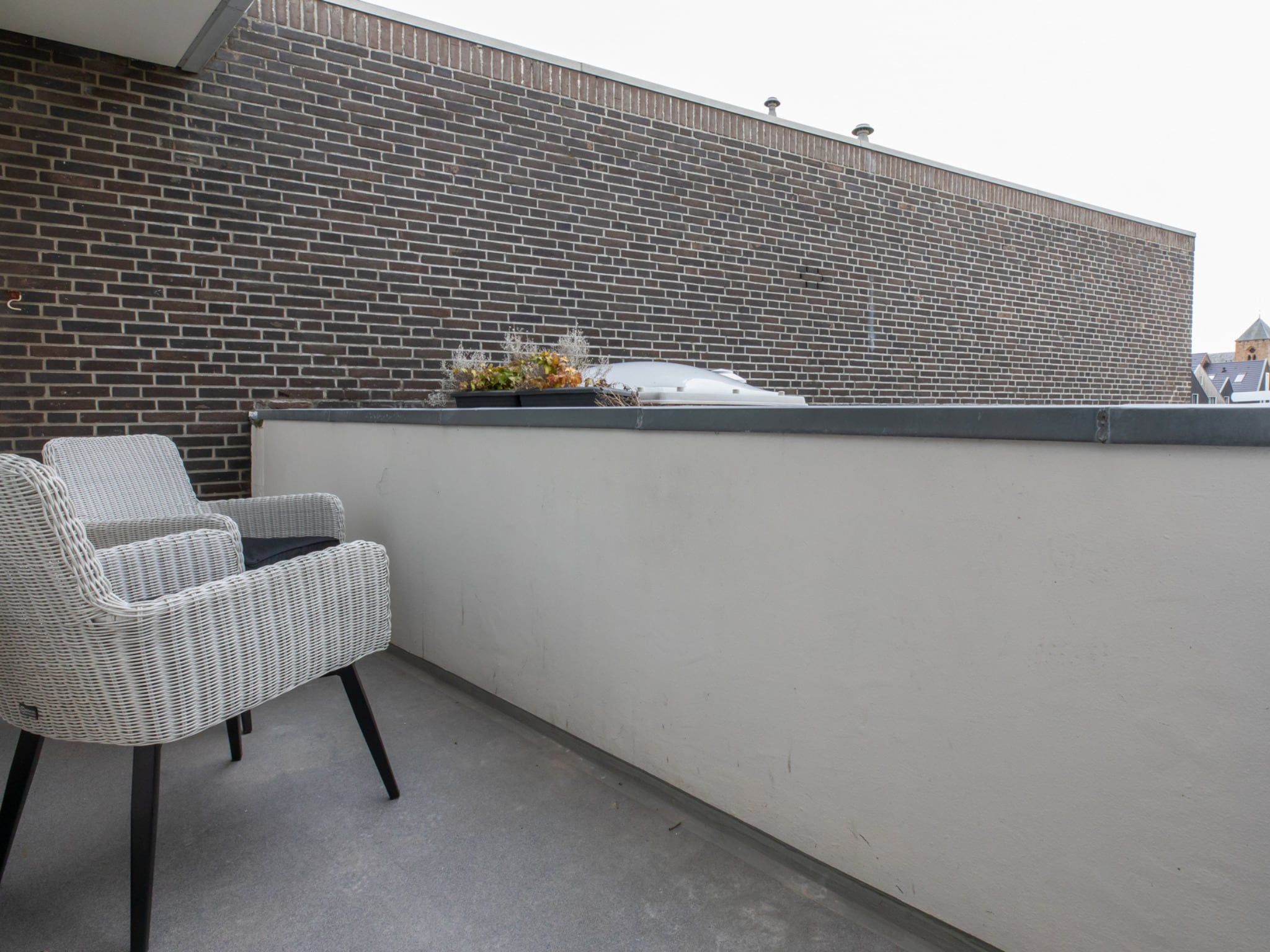 Het terras van Nieuwstraat 1  Zoutelande 'Kurhaus - 14 met sauna in Zoutelande