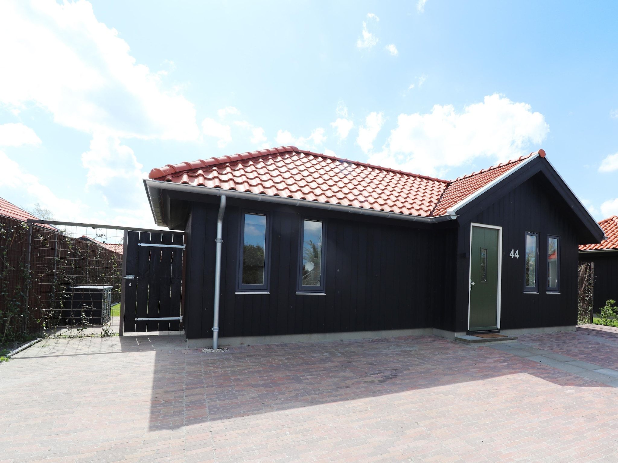 De buitenkant van Grote Siege 44 in Anjum