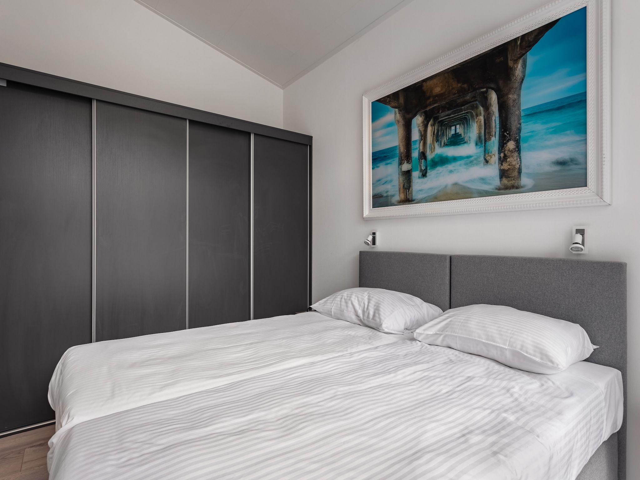 Een slaapkamer van Water Resort Oosterschelde 80 in Wemeldinge