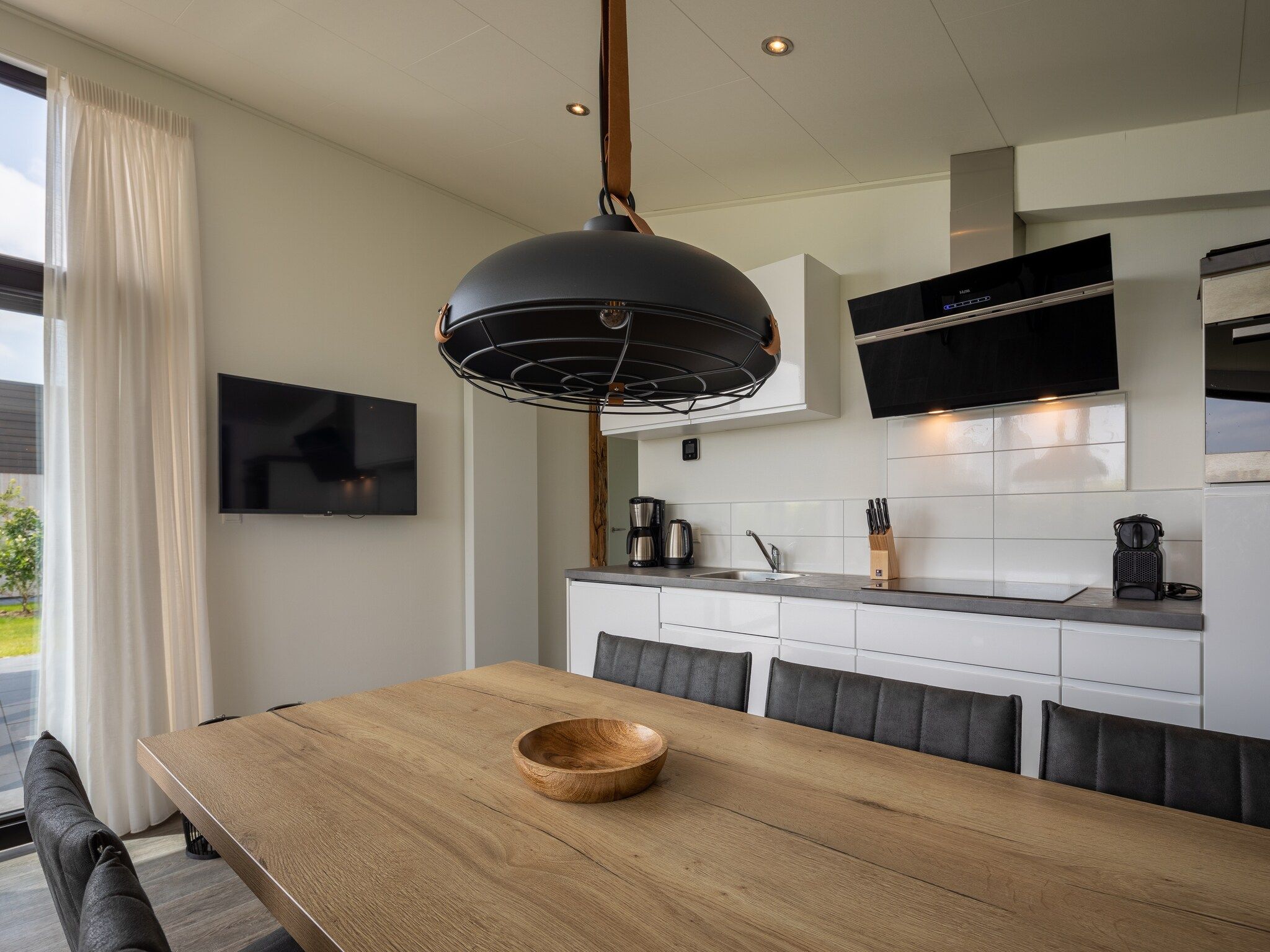 De eetkamer van Vakantiepark Zeedijk 5 in Herkingen