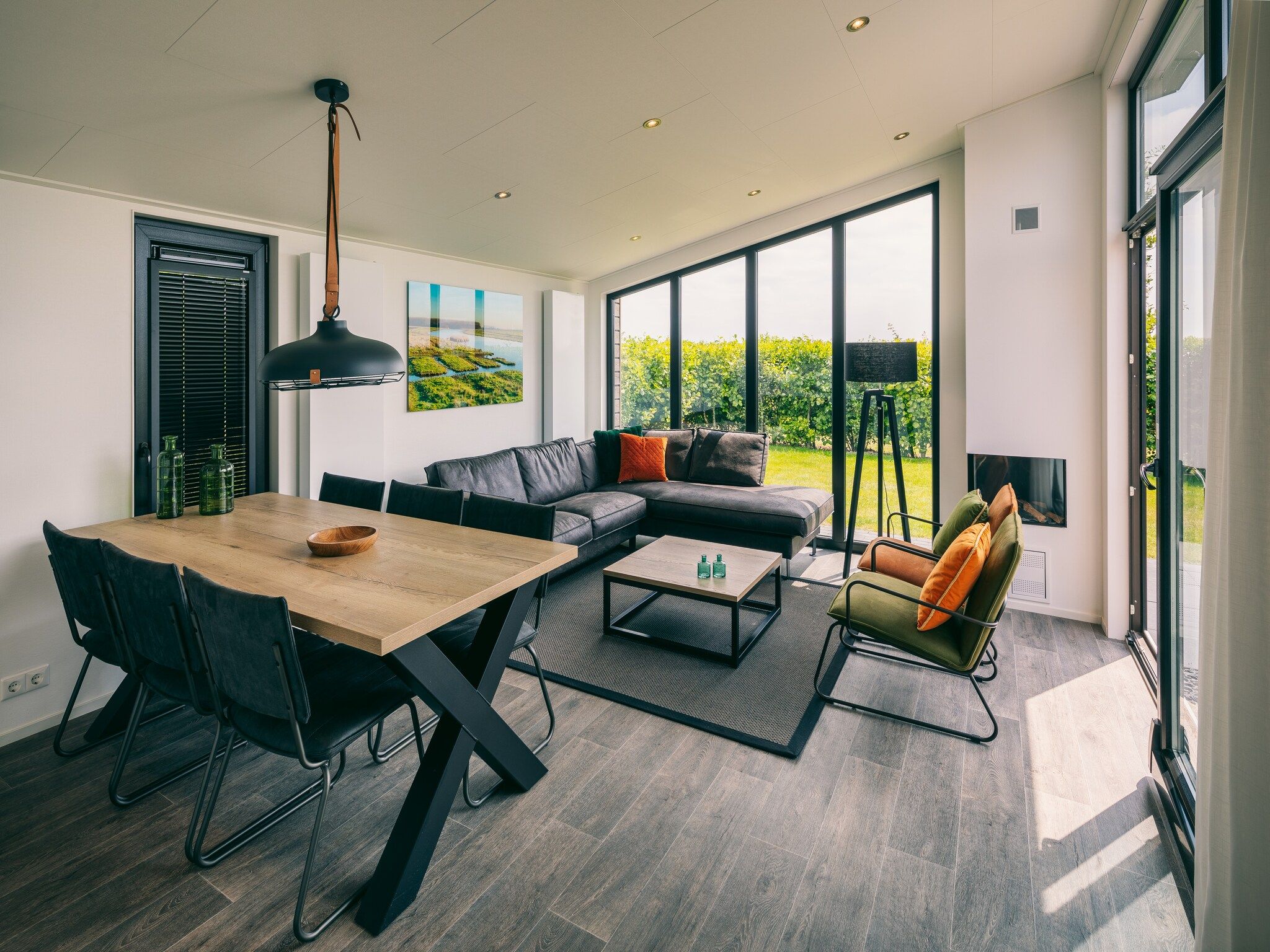 De eetkamer van Vakantiepark Zeedijk 5 in Herkingen