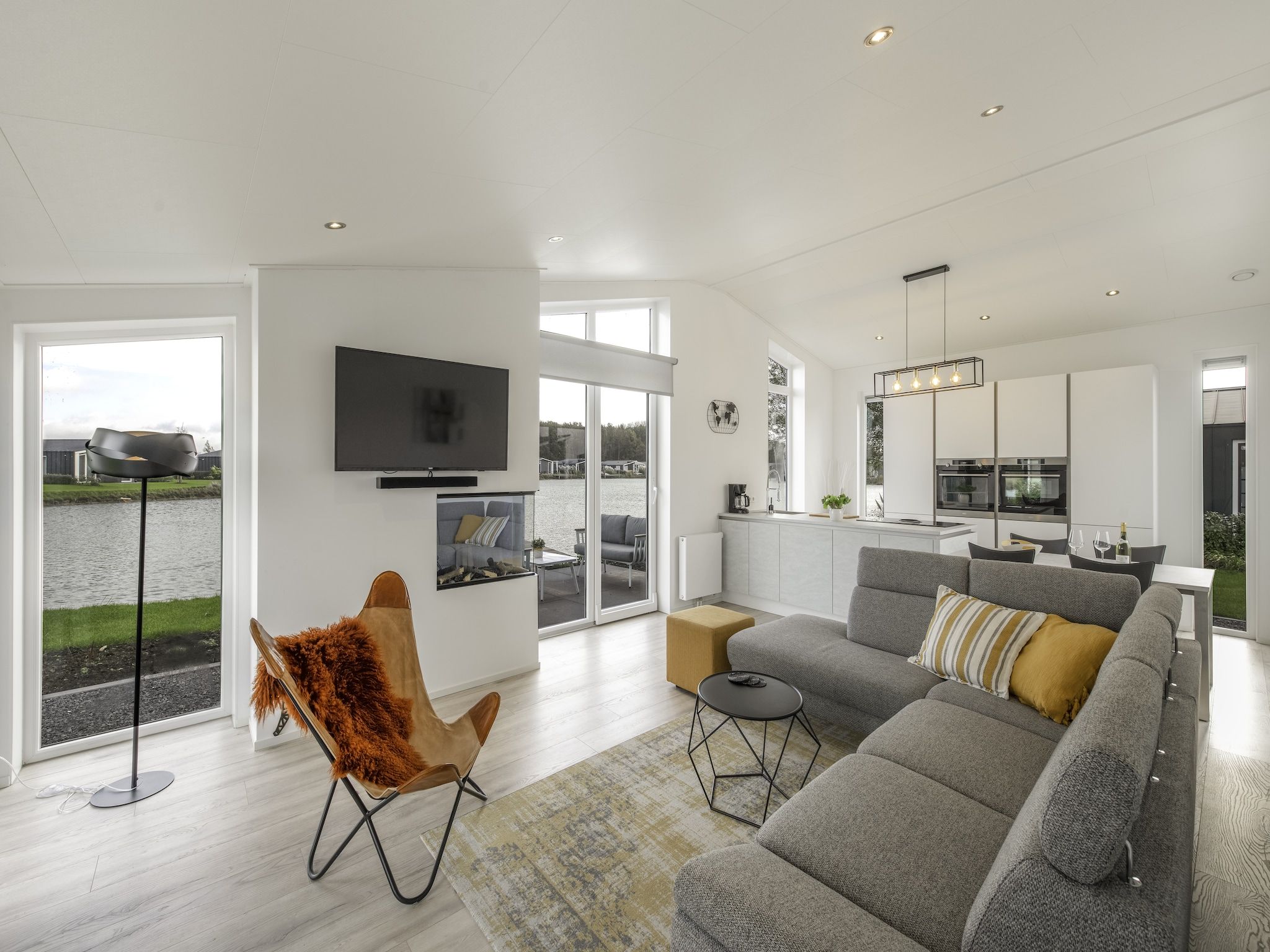 De woonkamer van Water Resort Oosterschelde 28 in Wemeldinge