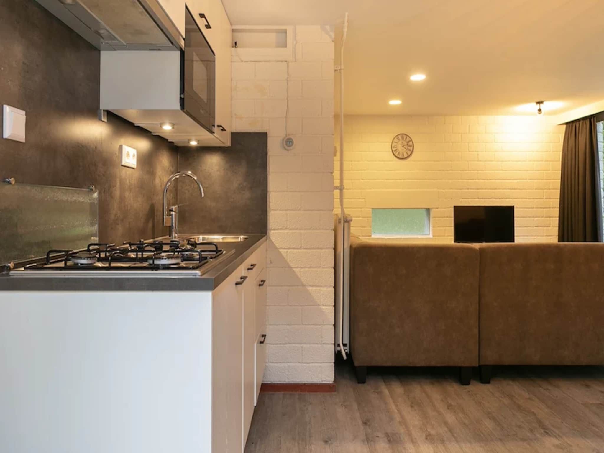 De keuken van Vakantiepark de Berkenhorst 13 in Kootwijk