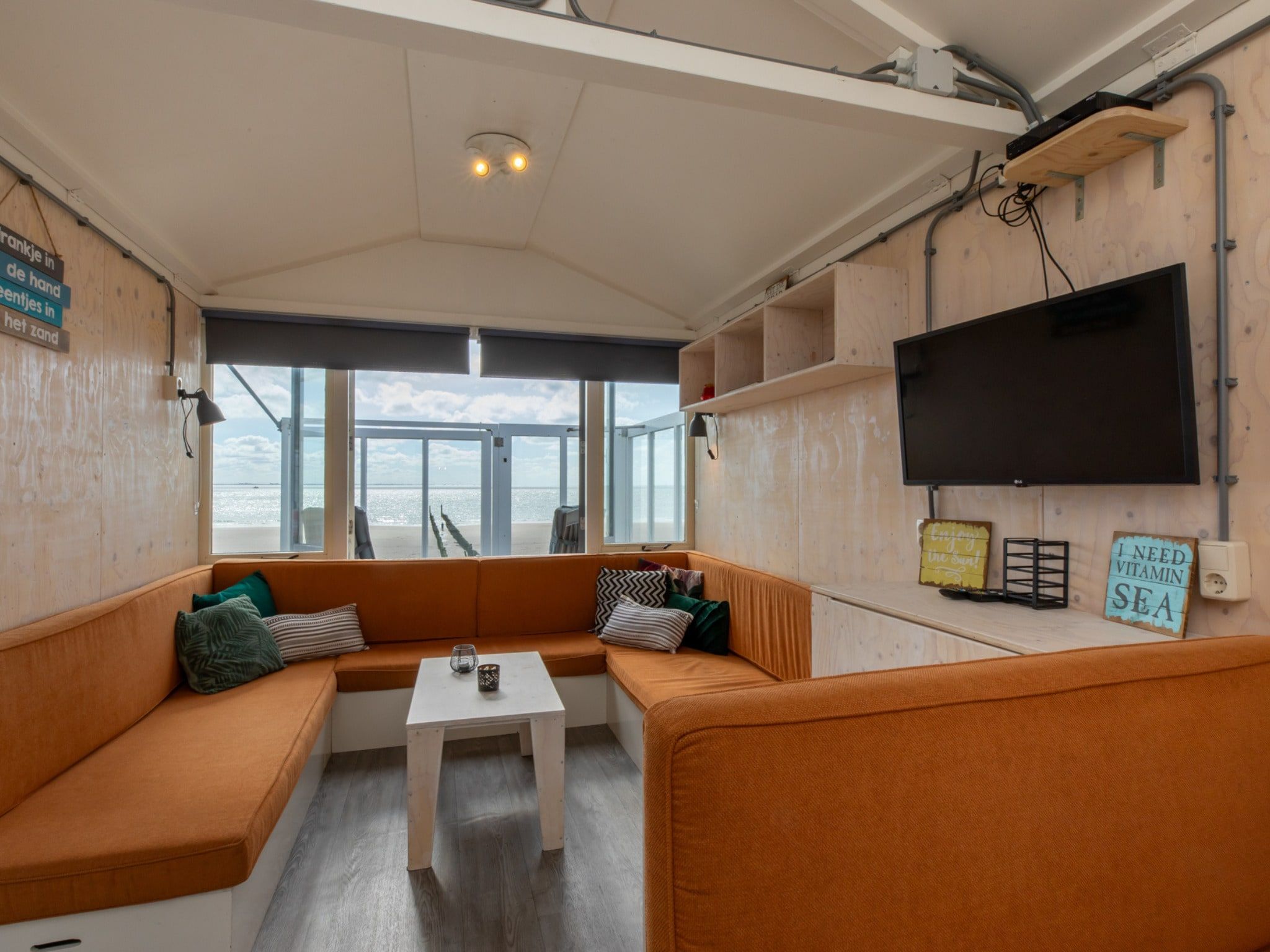 De woonkamer van Strand Dishoek 345/346 in Dishoek