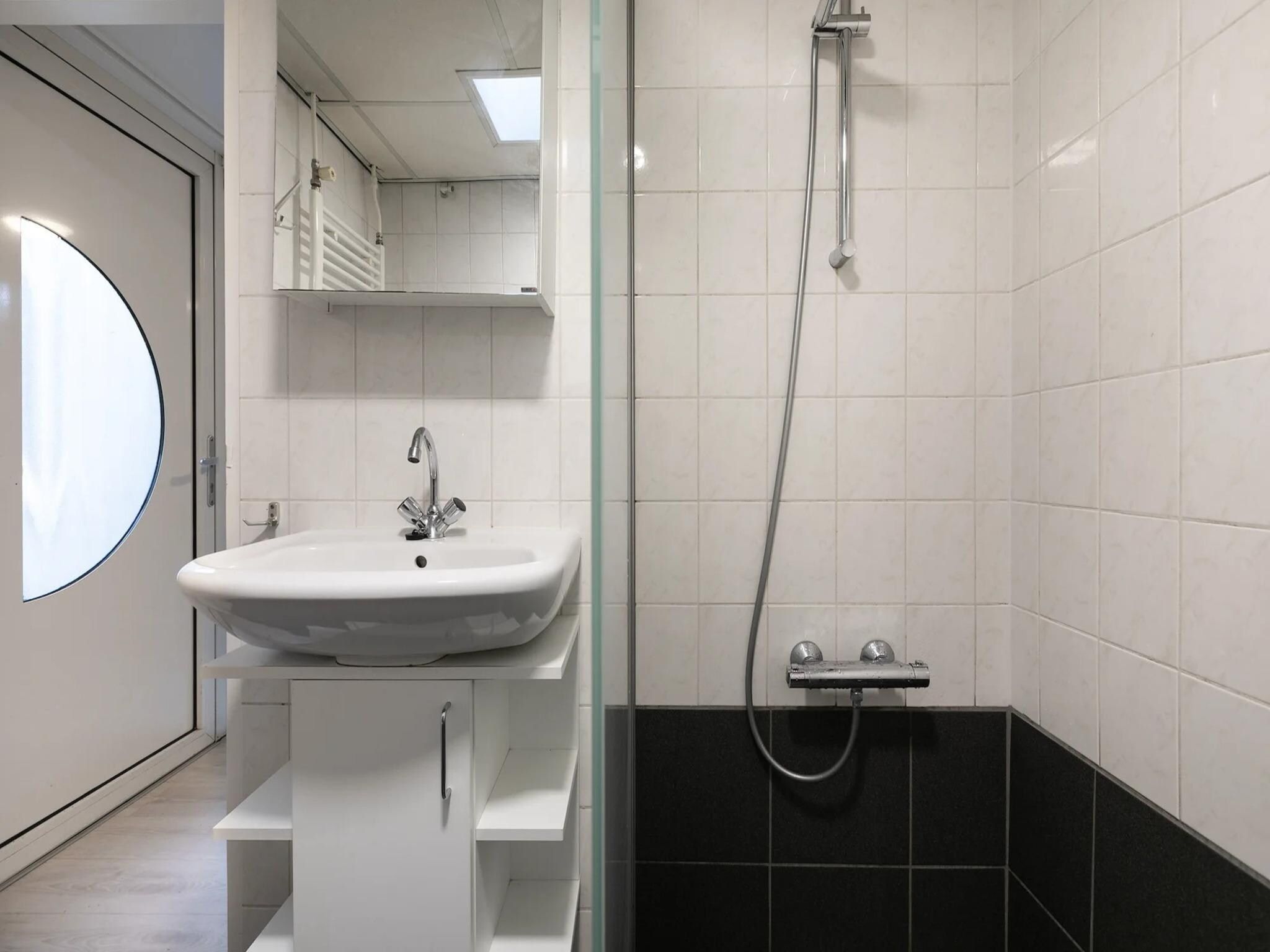 De badkamer van Vakantiepark de Berkenhorst 19 in Kootwijk