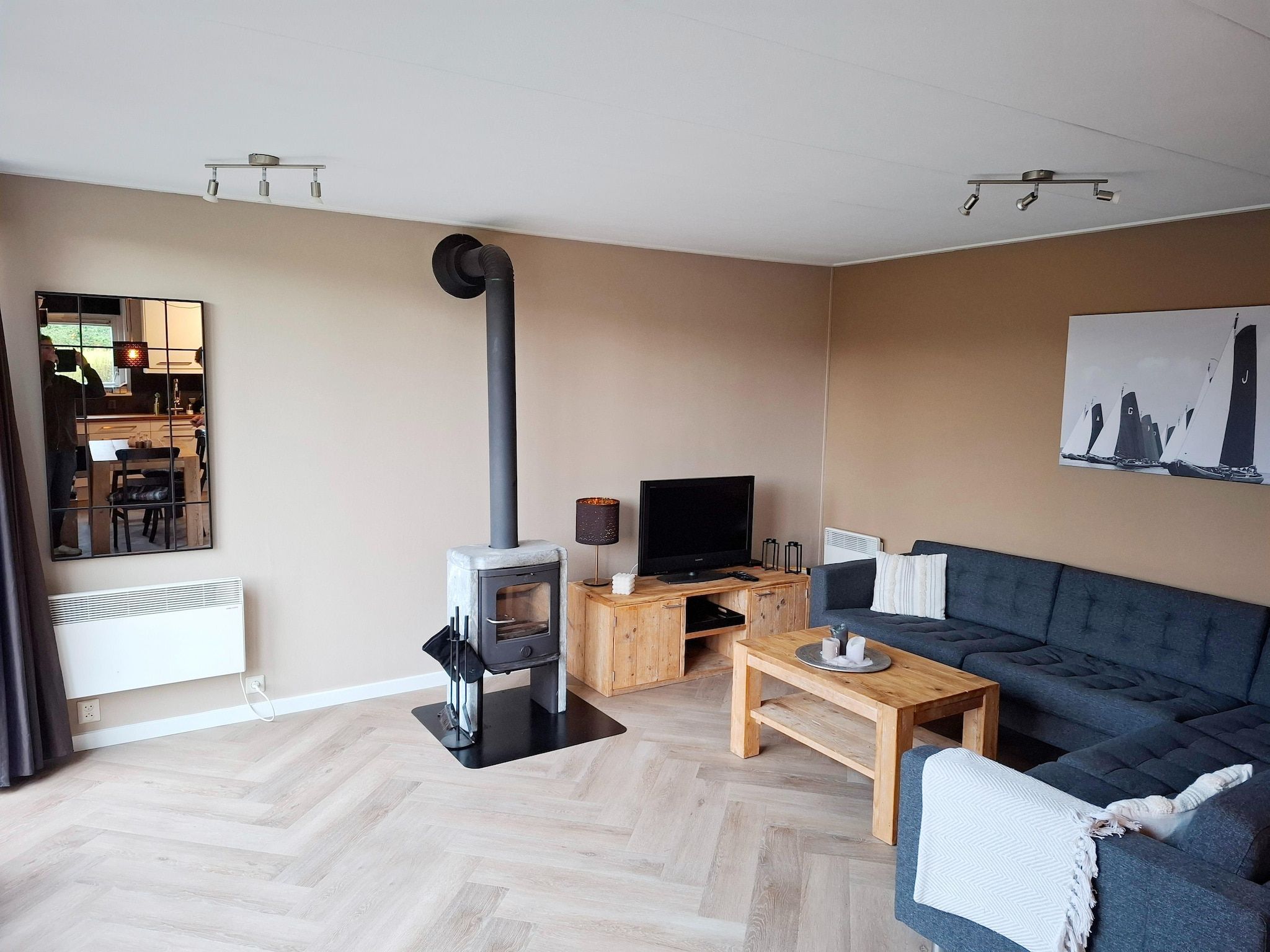 De woonkamer van Yné Lijte 68 in Grou